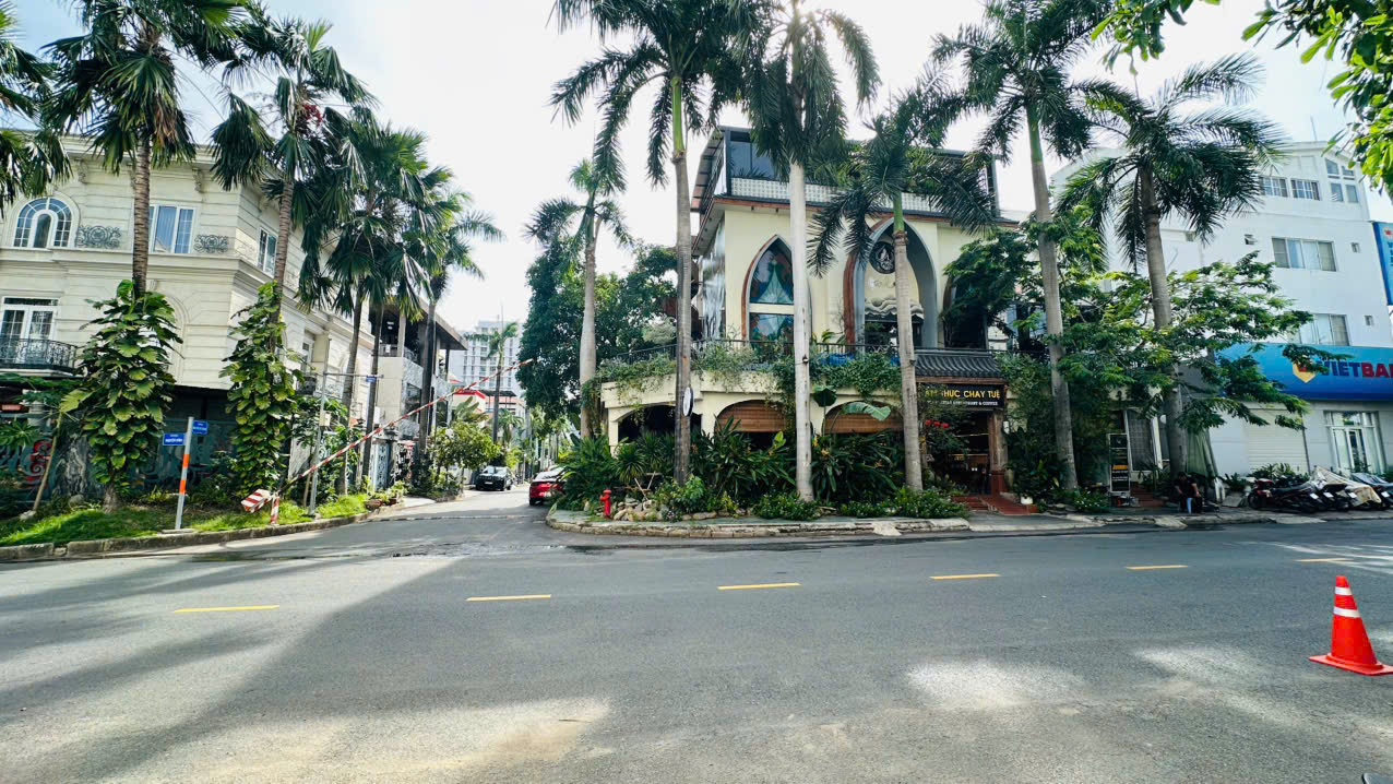 Bán biệt thự Mỹ Hoàng Phú Mỹ Hưng căn góc xây trệt + 2 lầu đang có hợp đồng thuê đến 2030 – 230m2 1