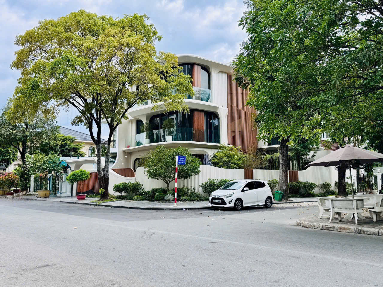 My Phu 1 Phu villa for sale, Phu My Hung, District 7, corner apartment, 2 facades, 3 floors, 4 bedrooms design – 291.5m2