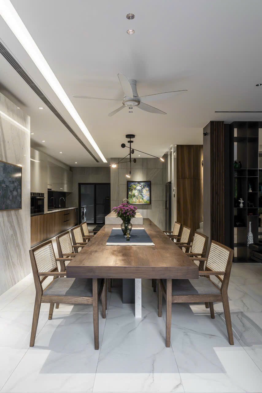 Bán biệt thự Mỹ Quang, Phú Mỹ Hưng, Quận 7 có 4 phòng ngủ, hồ bơi khu VIP nhất Cảnh Đồi 6