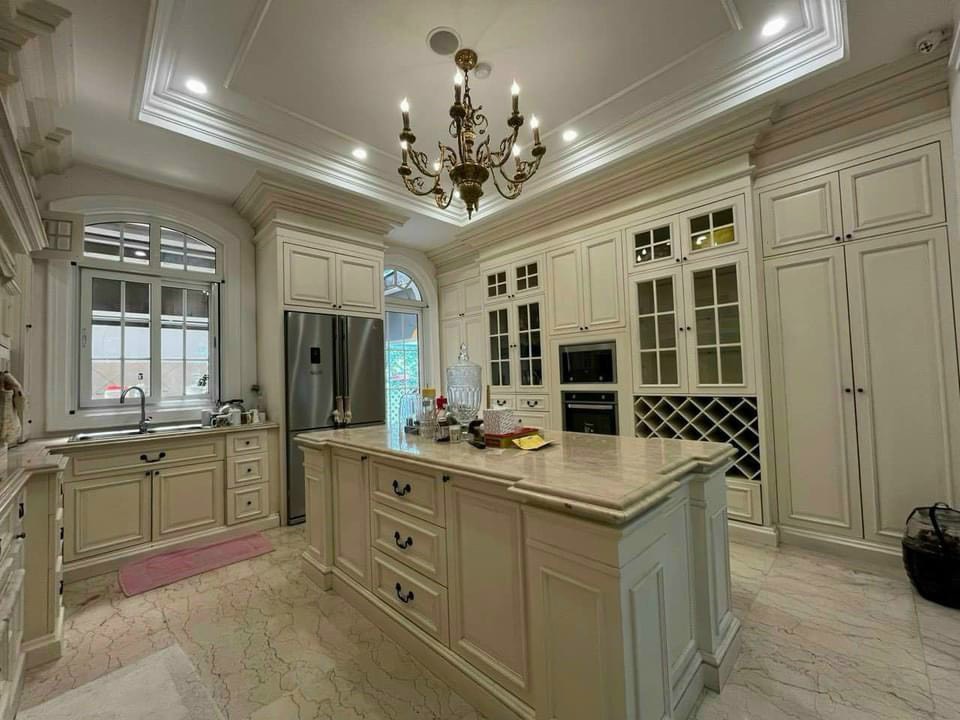 Cho thuê biệt thự Mỹ Quang Phú Mỹ Hưng, Quận 7 có 4 phòng ngủ, sân vườn, gara để được 3 ô tô 4