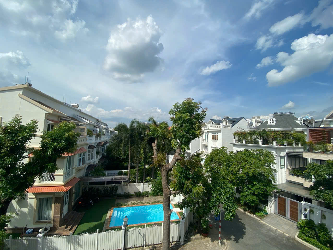 Bán biệt thự Mỹ Thái 1 Phú Mỹ Hưng, Quận 7 căn góc có 4 phòng ngủ, 2 lầu, thang máy 10