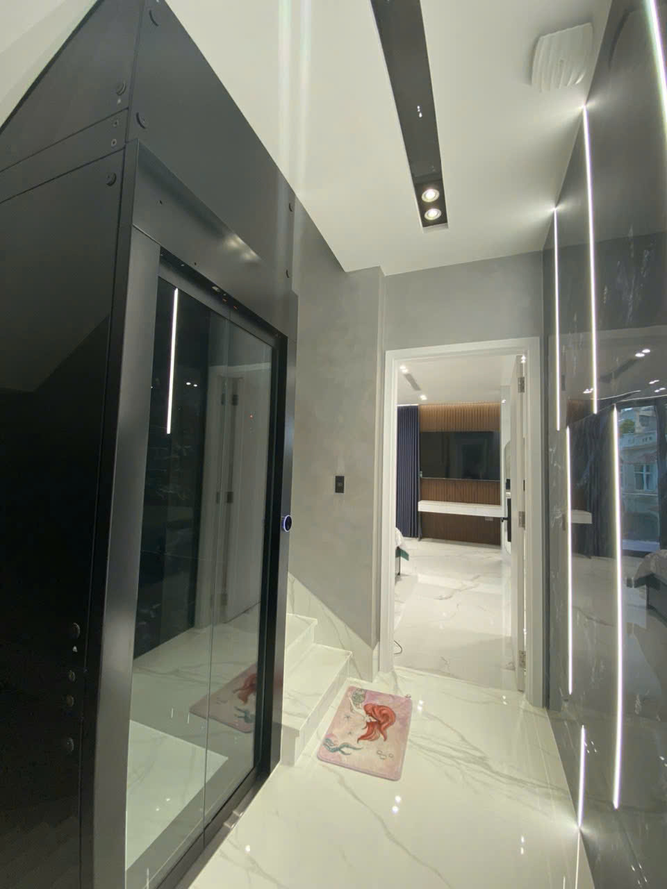 Bán biệt thự Mỹ Thái 1 Phú Mỹ Hưng, Quận 7 căn góc có 4 phòng ngủ, 2 lầu, thang máy 6