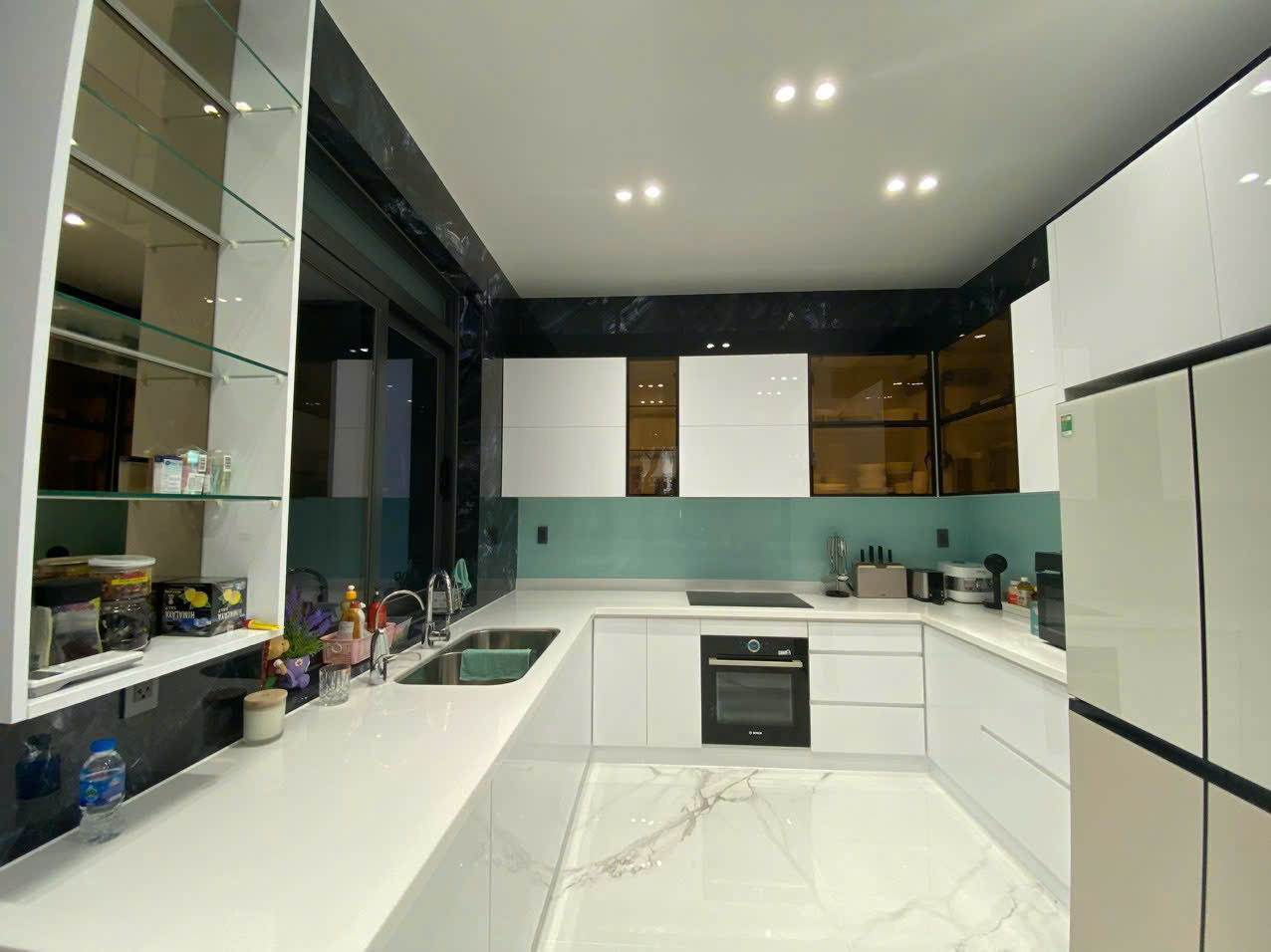 Bán biệt thự Mỹ Thái 1 Phú Mỹ Hưng, Quận 7 căn góc có 4 phòng ngủ, 2 lầu, thang máy 17