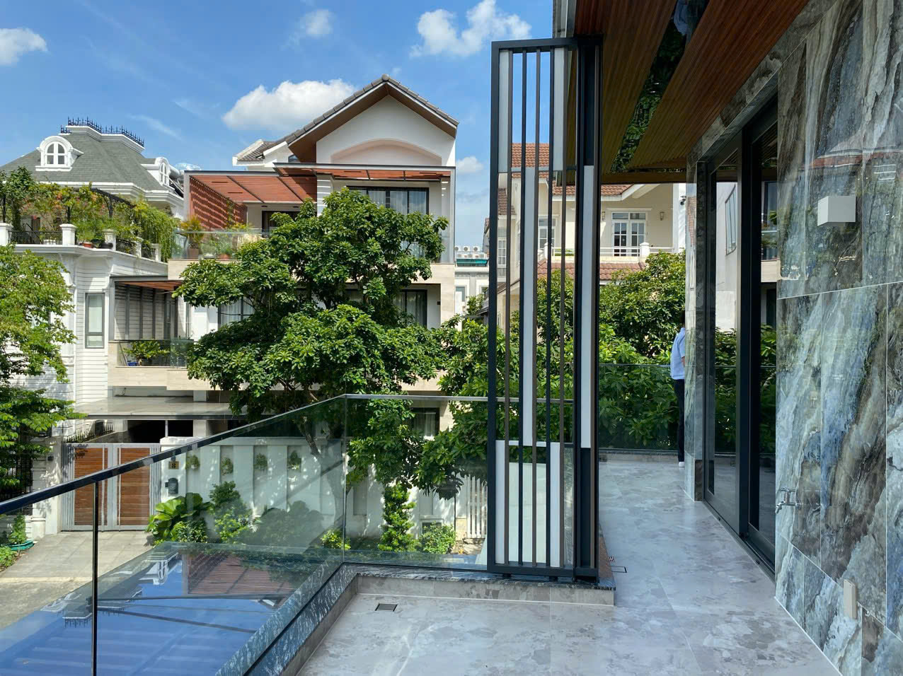 Bán biệt thự Mỹ Thái 1 Phú Mỹ Hưng, Quận 7 căn góc có 4 phòng ngủ, 2 lầu, thang máy 15