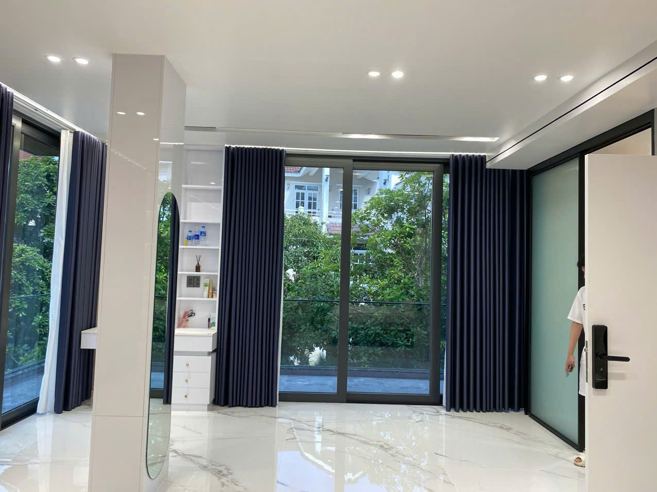 Bán biệt thự Mỹ Thái 1 Phú Mỹ Hưng, Quận 7 căn góc có 4 phòng ngủ, 2 lầu, thang máy 14