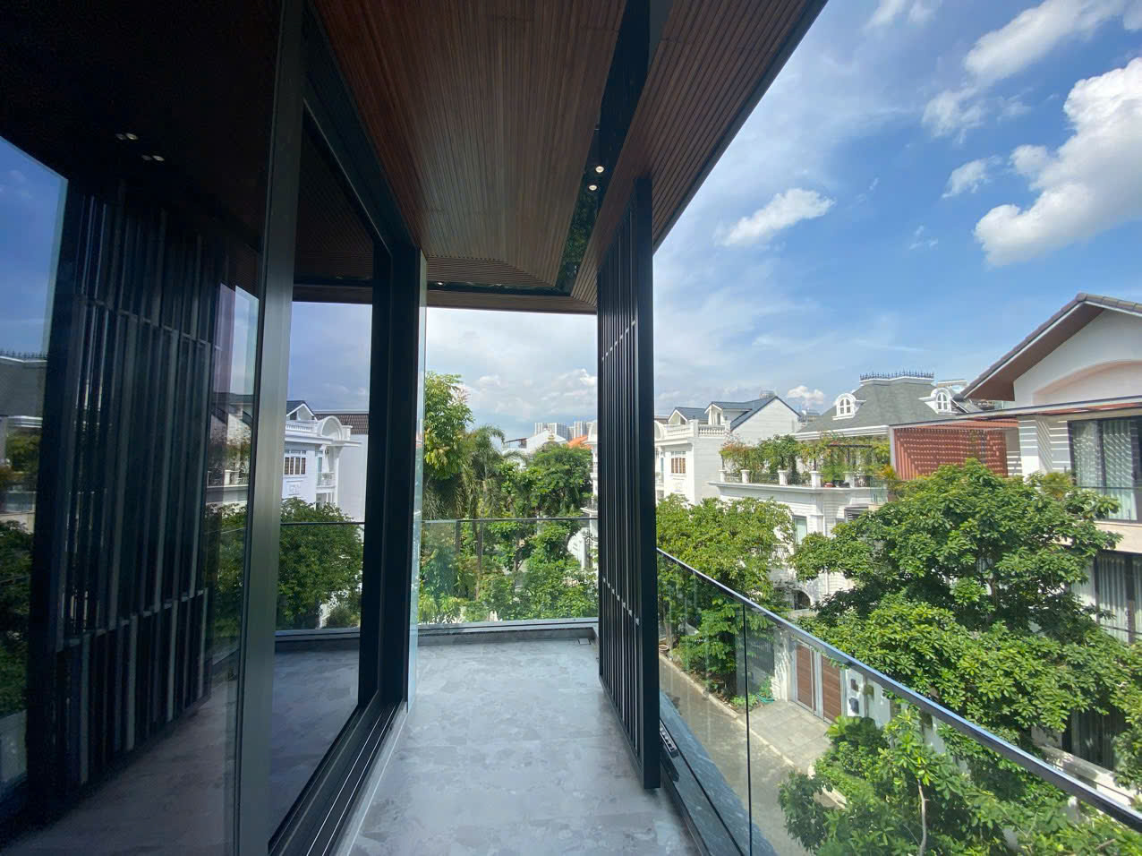 Bán biệt thự Mỹ Thái 1 Phú Mỹ Hưng, Quận 7 căn góc có 4 phòng ngủ, 2 lầu, thang máy 13