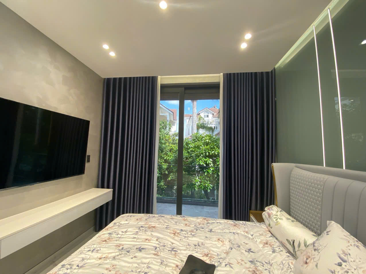 Bán biệt thự Mỹ Thái 1 Phú Mỹ Hưng, Quận 7 căn góc có 4 phòng ngủ, 2 lầu, thang máy 12