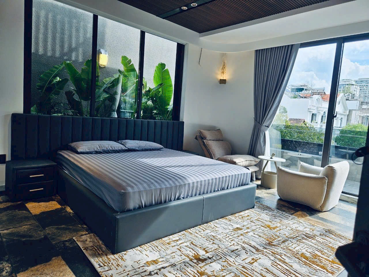 Bán biệt thự Nam Thiên Phạm Thái Bường Phú Mỹ Hưng, Quận 7 có 5 phòng ngủ, thang máy cao cấp 5