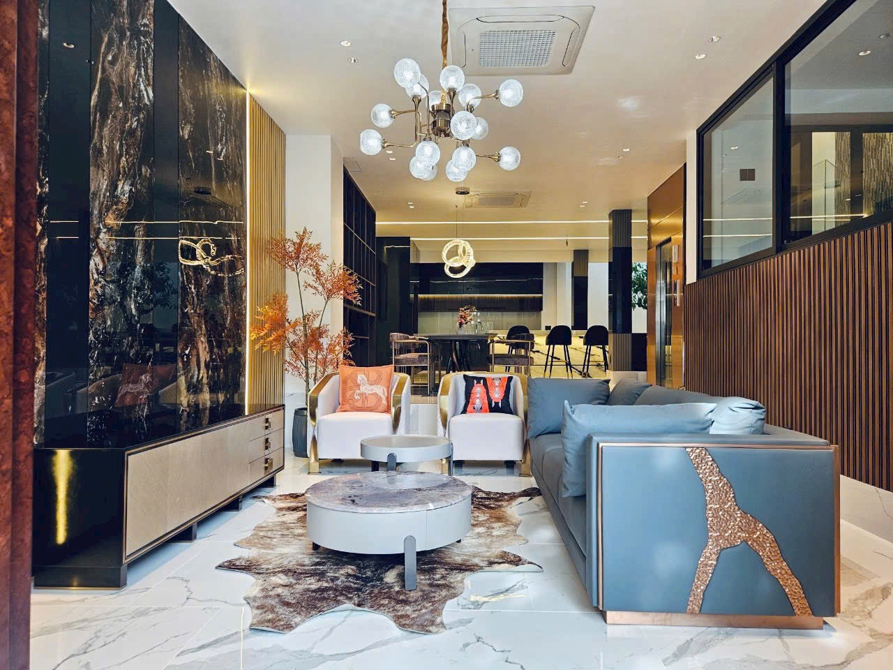 Bán biệt thự Nam Thiên Phạm Thái Bường Phú Mỹ Hưng, Quận 7 có 5 phòng ngủ, thang máy cao cấp