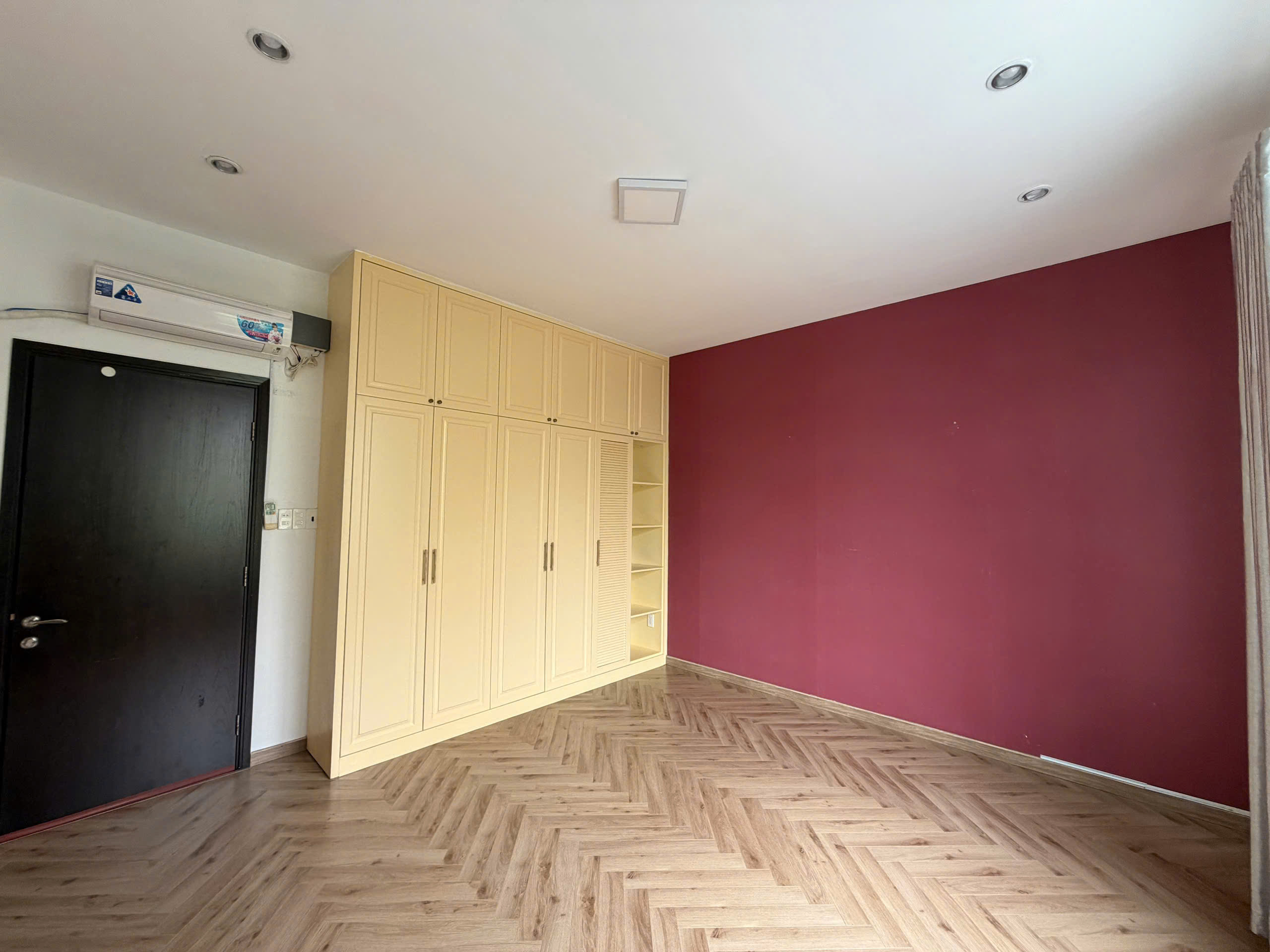 Nam Thong 2 Phu My Hung villa for rent built 3 floors with 5 bedrooms with room on the ground floor – 144m2 1
