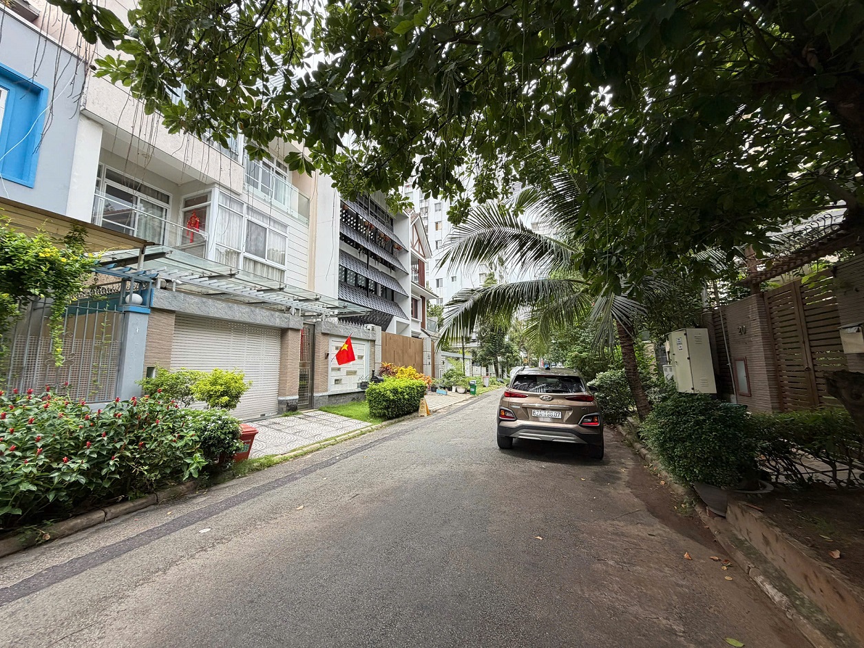 Nam Thong 2 Phu My Hung villa for rent built 3 floors with 5 bedrooms with room on the ground floor – 144m2 9