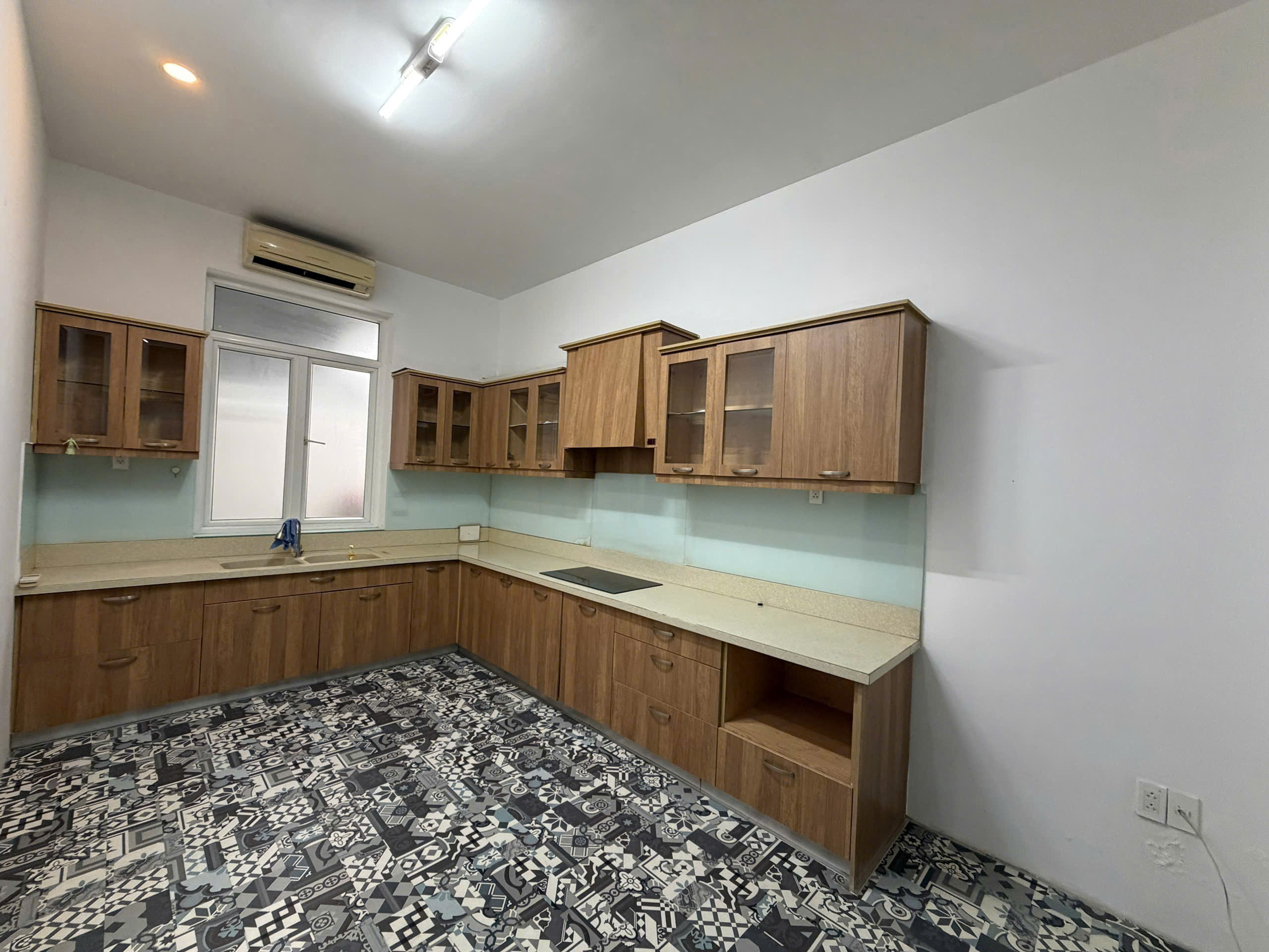 Nam Thong 2 Phu My Hung villa for rent built 3 floors with 5 bedrooms with room on the ground floor – 144m2 5