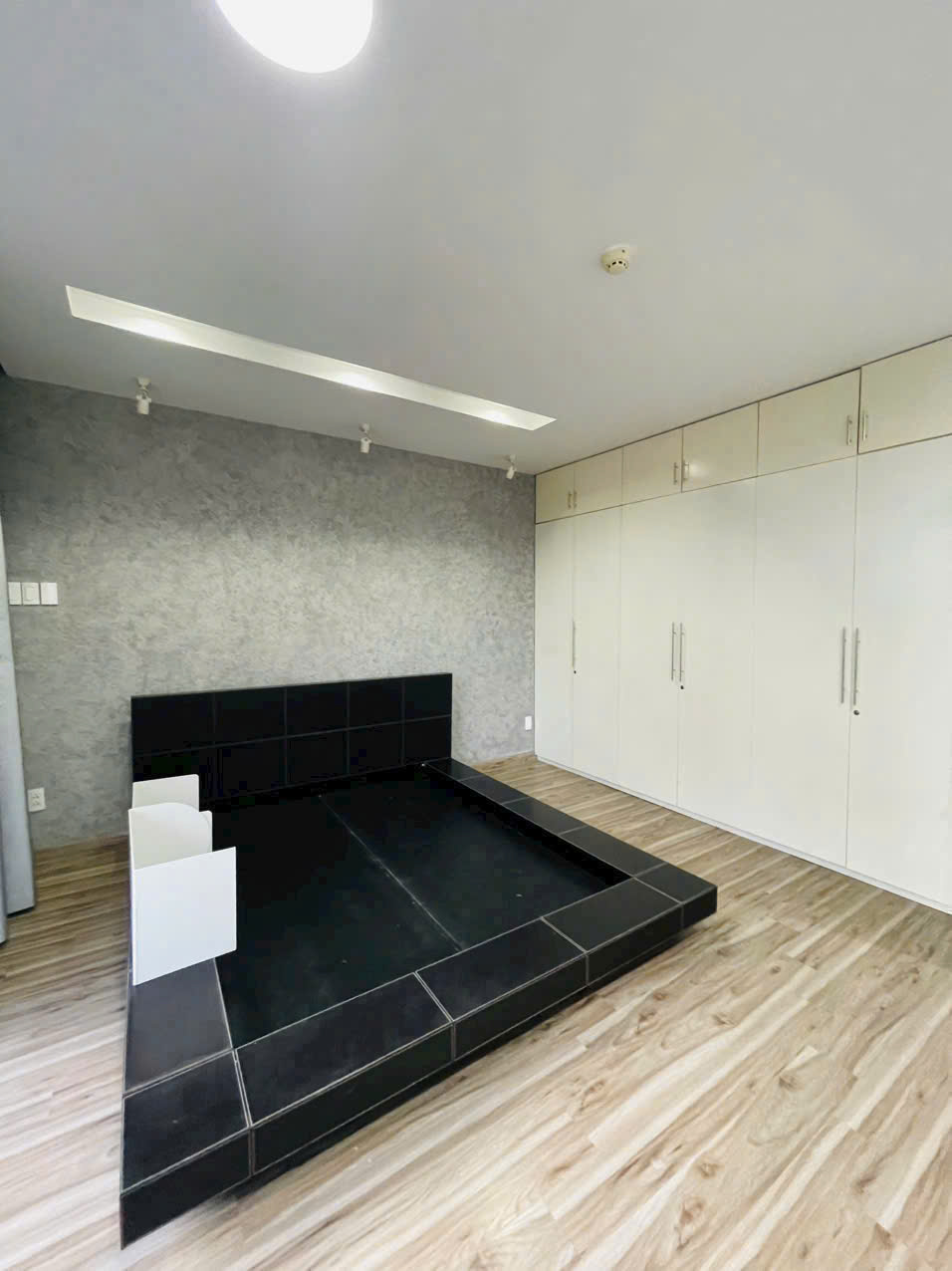 Nam Thong 2 Phu My Hung villa for sale built 4 floors with 3 bedrooms with elevator – 144m2 1