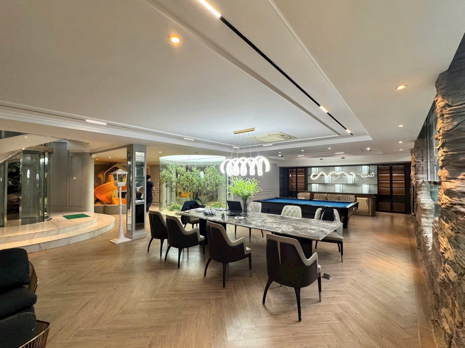 Cho thuê biệt thự Nam Thông 2 Phú Mỹ Hưng, Quận 7 xây 4 tầng có thang máy, 3 mặt tiền – 370.1m2 2