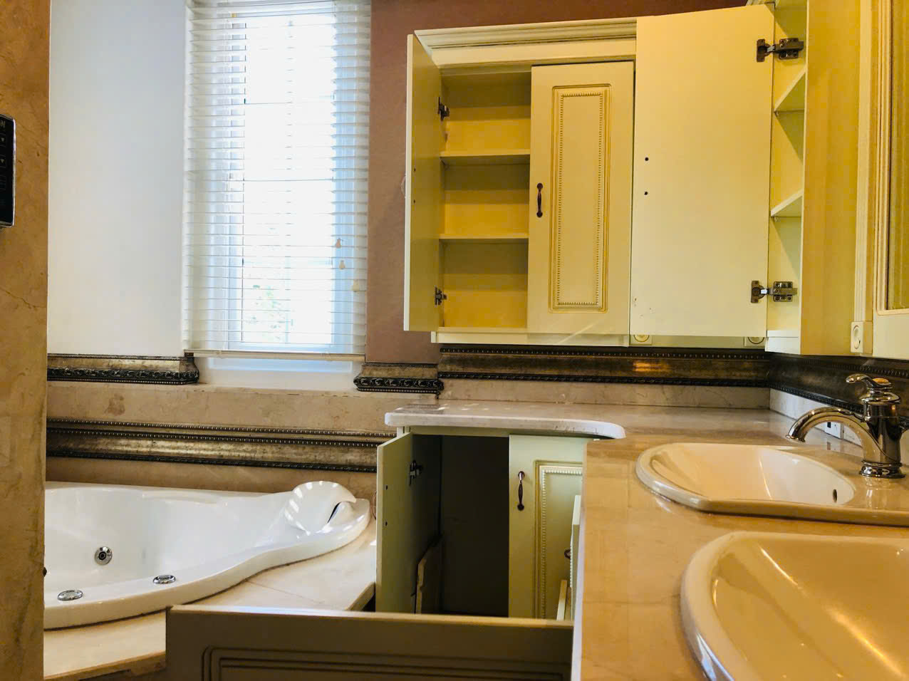 Cho thuê biệt thự Nam Thông 3 Phú Mỹ Hưng Quận 7 xây hầm + trệt + 2 lầu thiết kế 5 phòng ngủ – 252m2 1