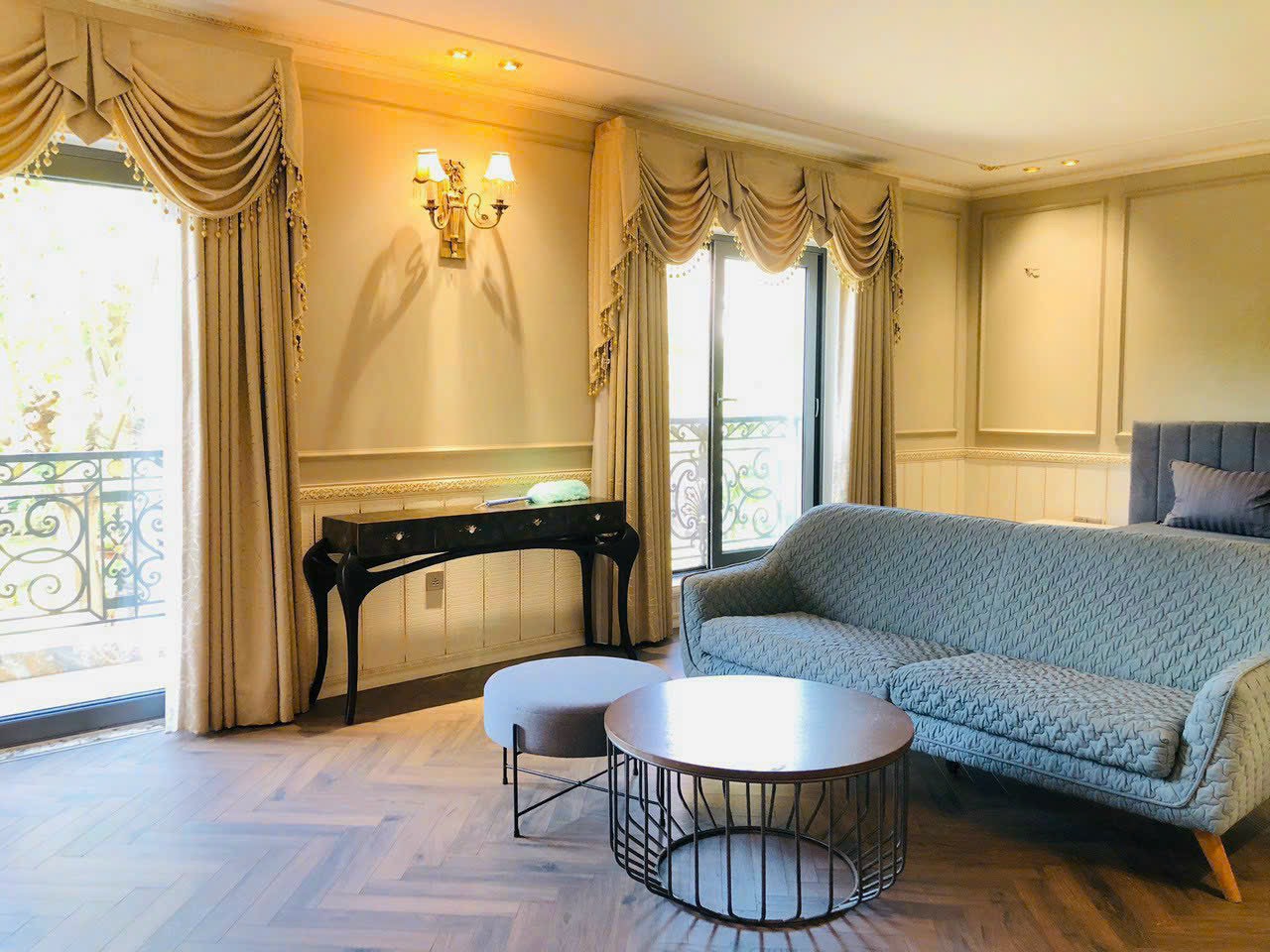 Bán hoặc cho thuê biệt thự Nam Thông 3 Phú Mỹ Hưng, Quận 7 căn góc có 5 phòng ngủ view công viên