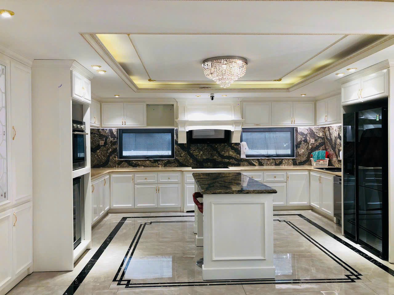 Bán hoặc cho thuê biệt thự Nam Thông 3 Phú Mỹ Hưng, Quận 7 căn góc có 5 phòng ngủ view công viên 7