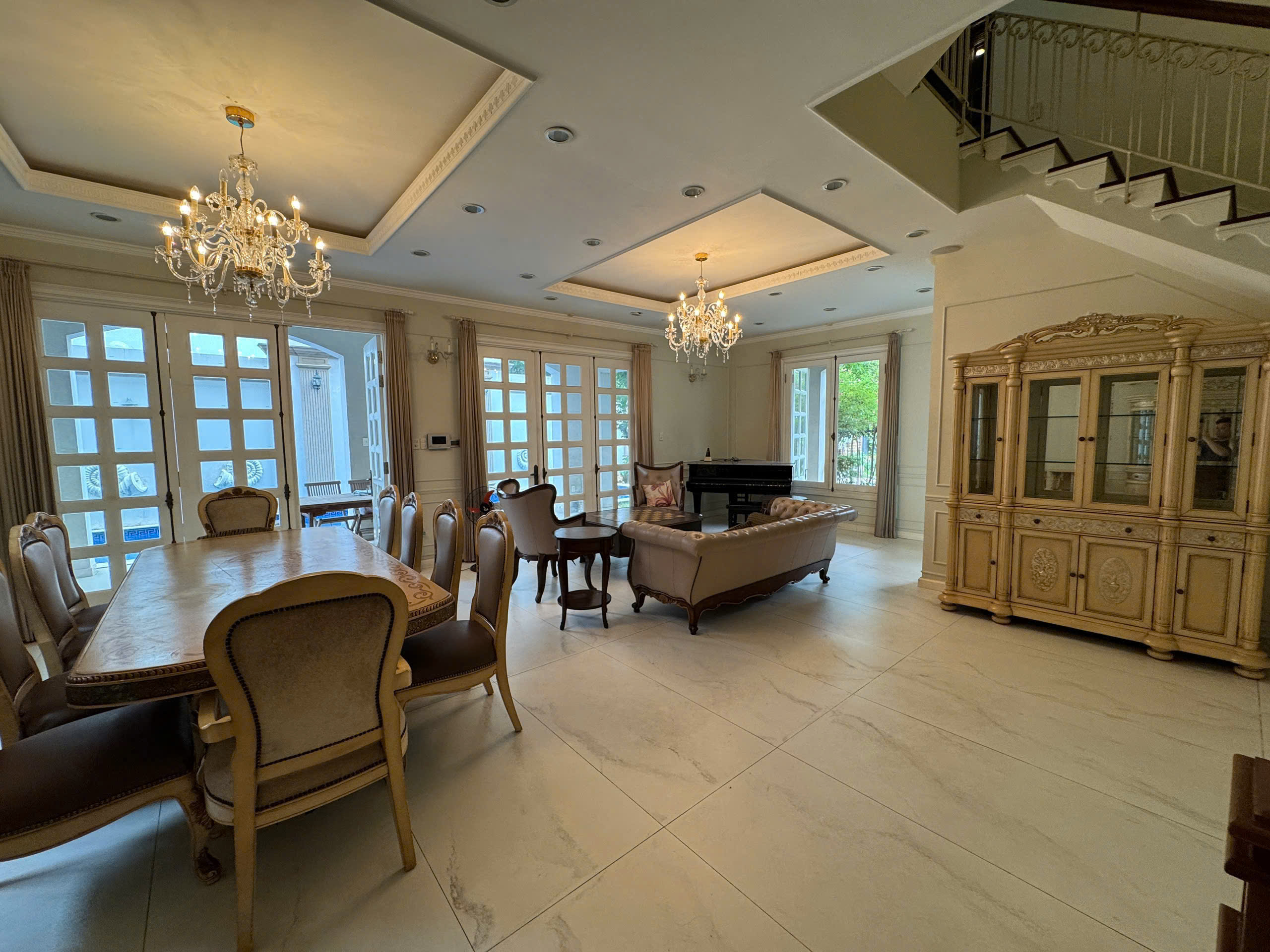 Bán hoặc cho thuê biệt thự Nguyễn Văn Hưởng, Thảo Điền, Tp Thủ Đức thiết kế 3 phòng ngủ, có hồ bơi – 10