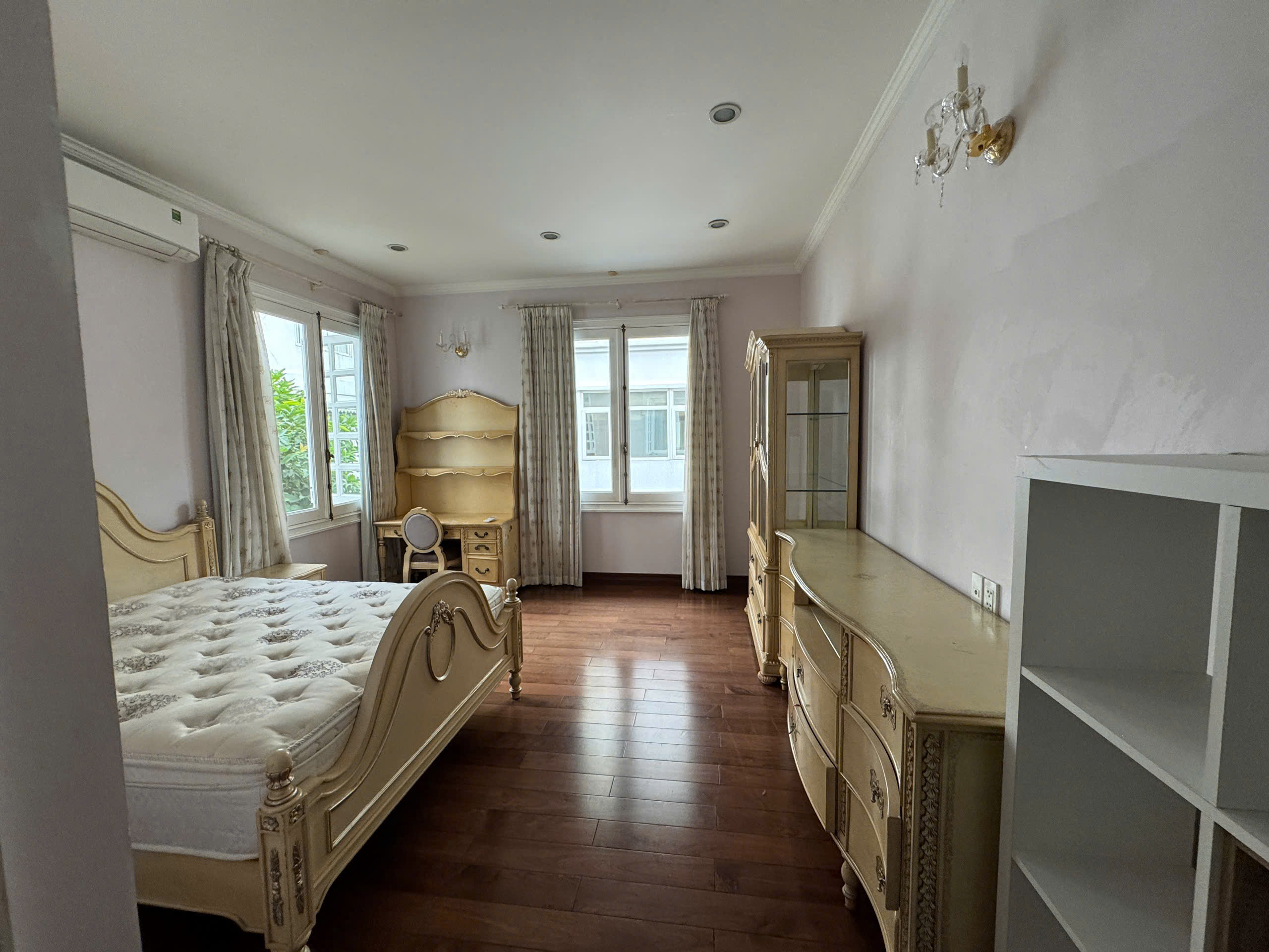 Bán hoặc cho thuê biệt thự Nguyễn Văn Hưởng, Thảo Điền, Tp Thủ Đức thiết kế 3 phòng ngủ, có hồ bơi – 8