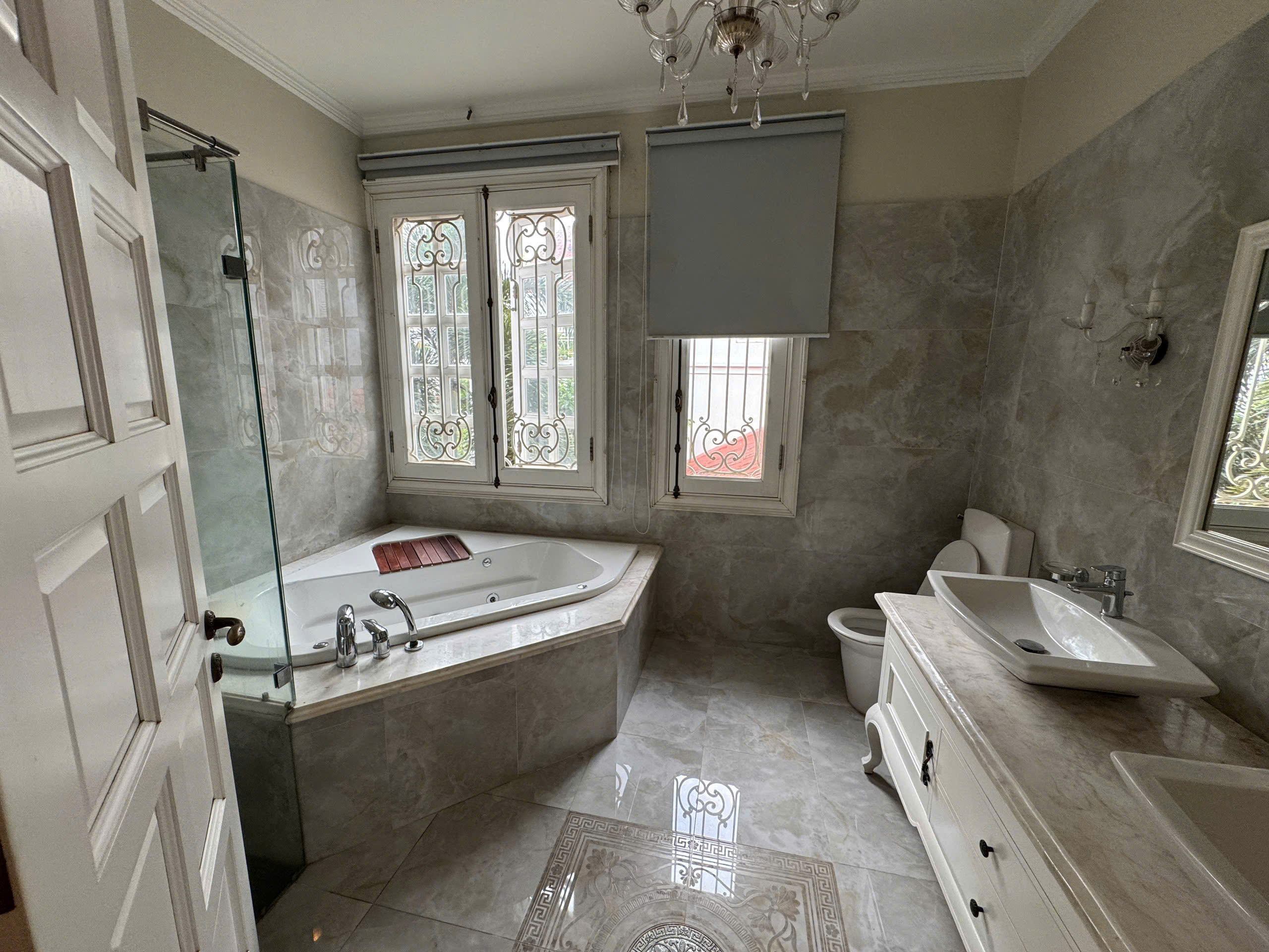 Bán hoặc cho thuê biệt thự Nguyễn Văn Hưởng, Thảo Điền, Tp Thủ Đức thiết kế 3 phòng ngủ, có hồ bơi – 2