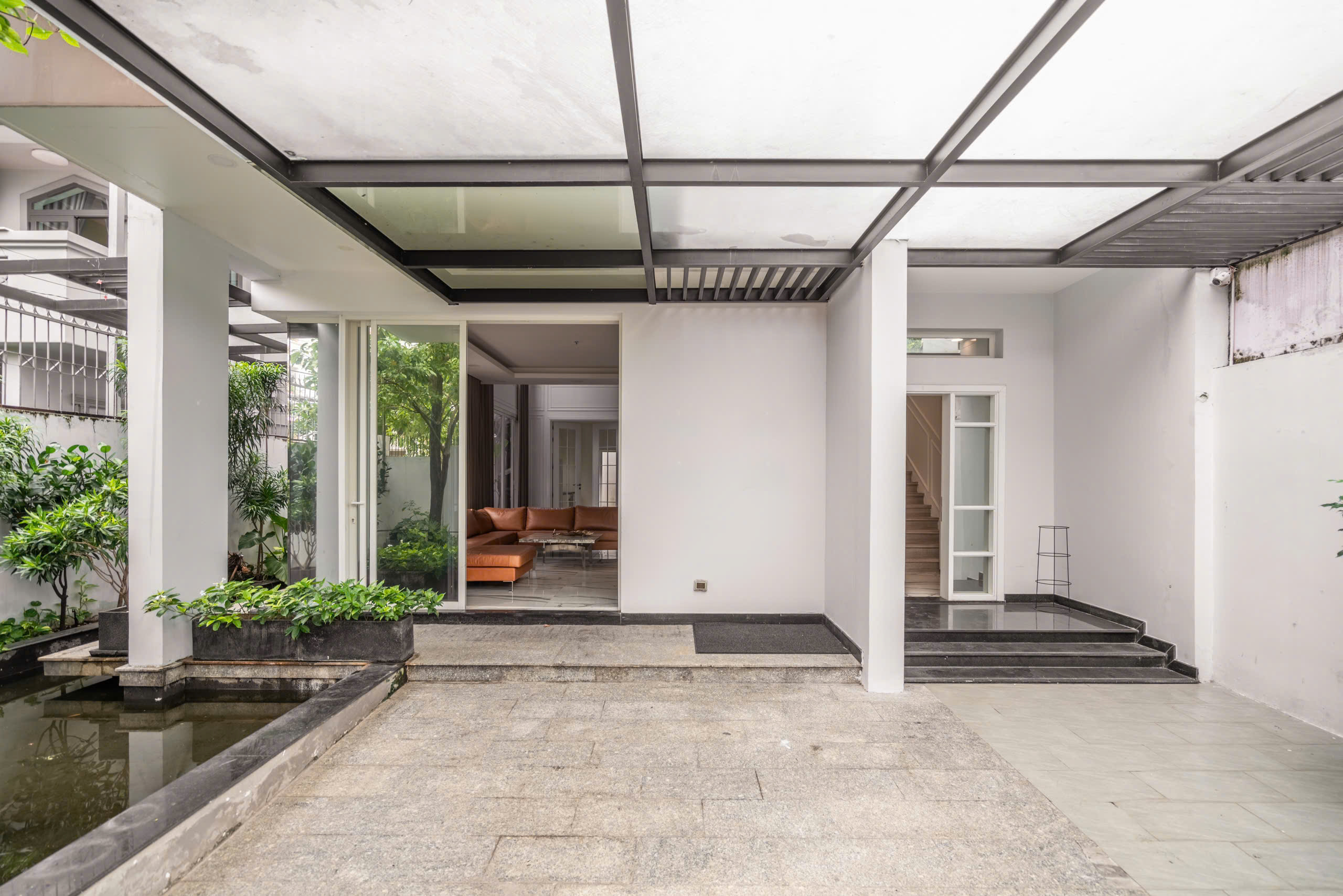 Villa for rent in Nguyen Van Huong, Thao Dien, Thu Duc City with 5 bedrooms, garden 12