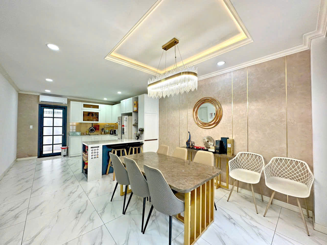 Cho thuê biệt thự Nguyễn Văn Linh, Quận 7 thiết kế 5 phòng ngủ có hồ bơi riêng nội thất cao cấp 3