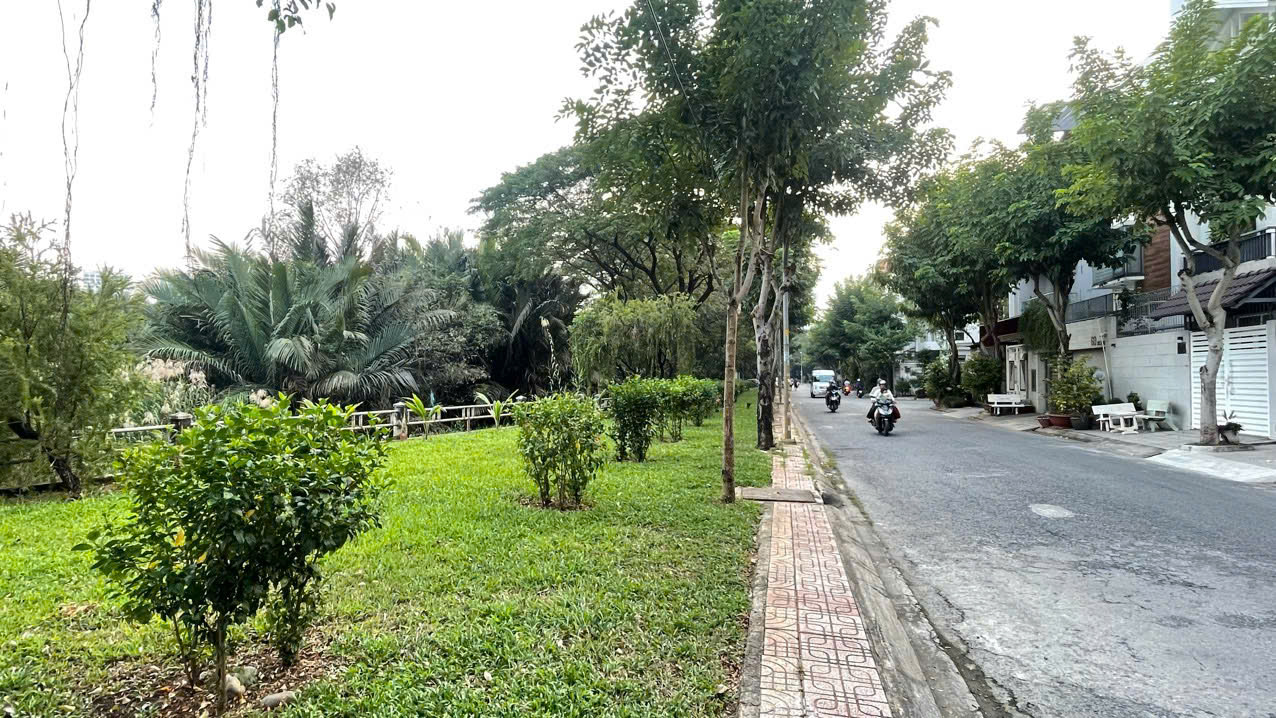 Cho thuê biệt thự Nữ Hoàng đường 25 KDC An Phú Hưng, Quận 7 view sông có 4 phòng ngủ nhà đẹp sang tr 3