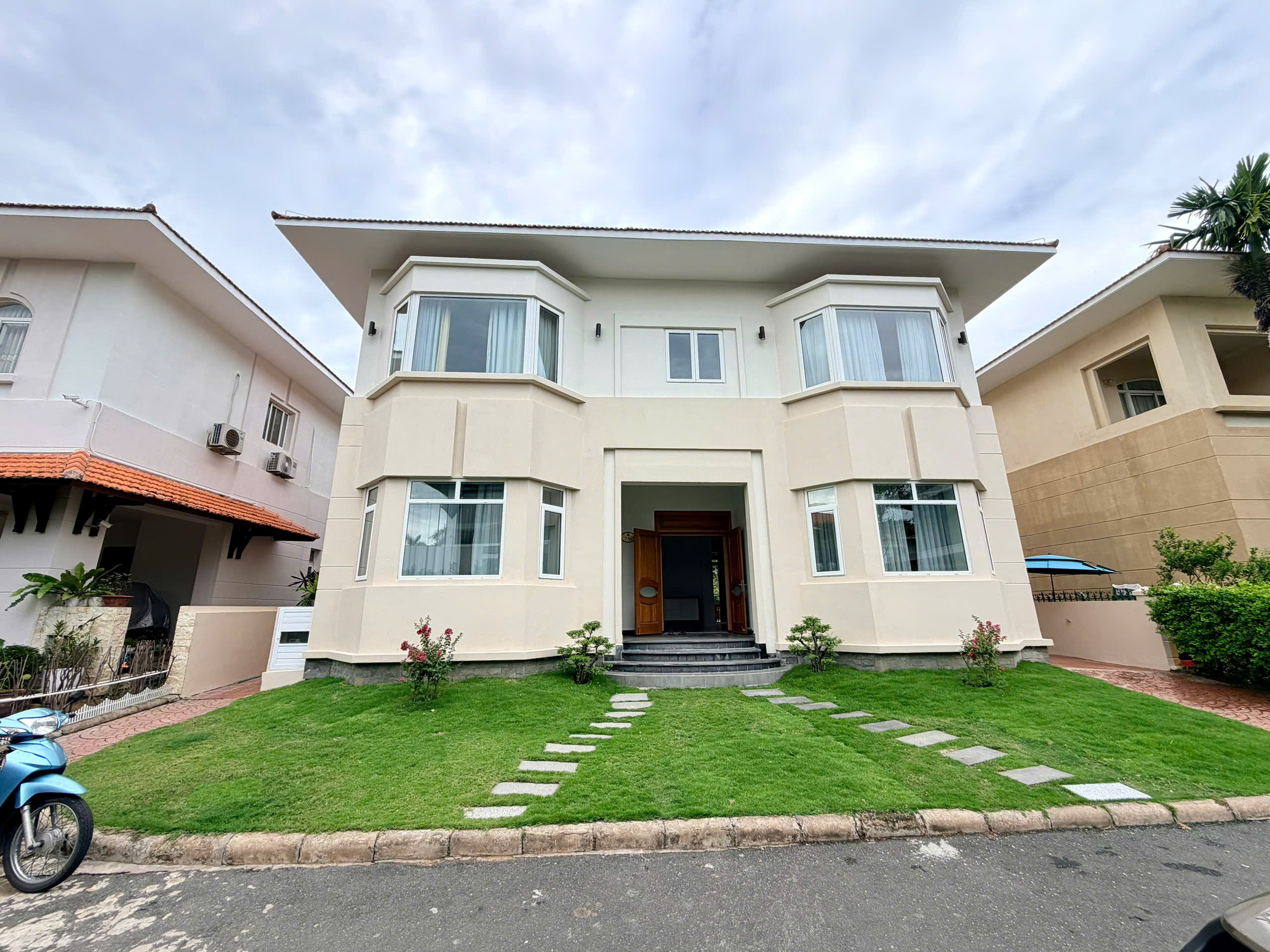 Cho thuê biệt thự Phú Gia Phú Mỹ Hưng xây trệt + lầu có 4 phòng ngủ sân vườn – 317.3m2 14