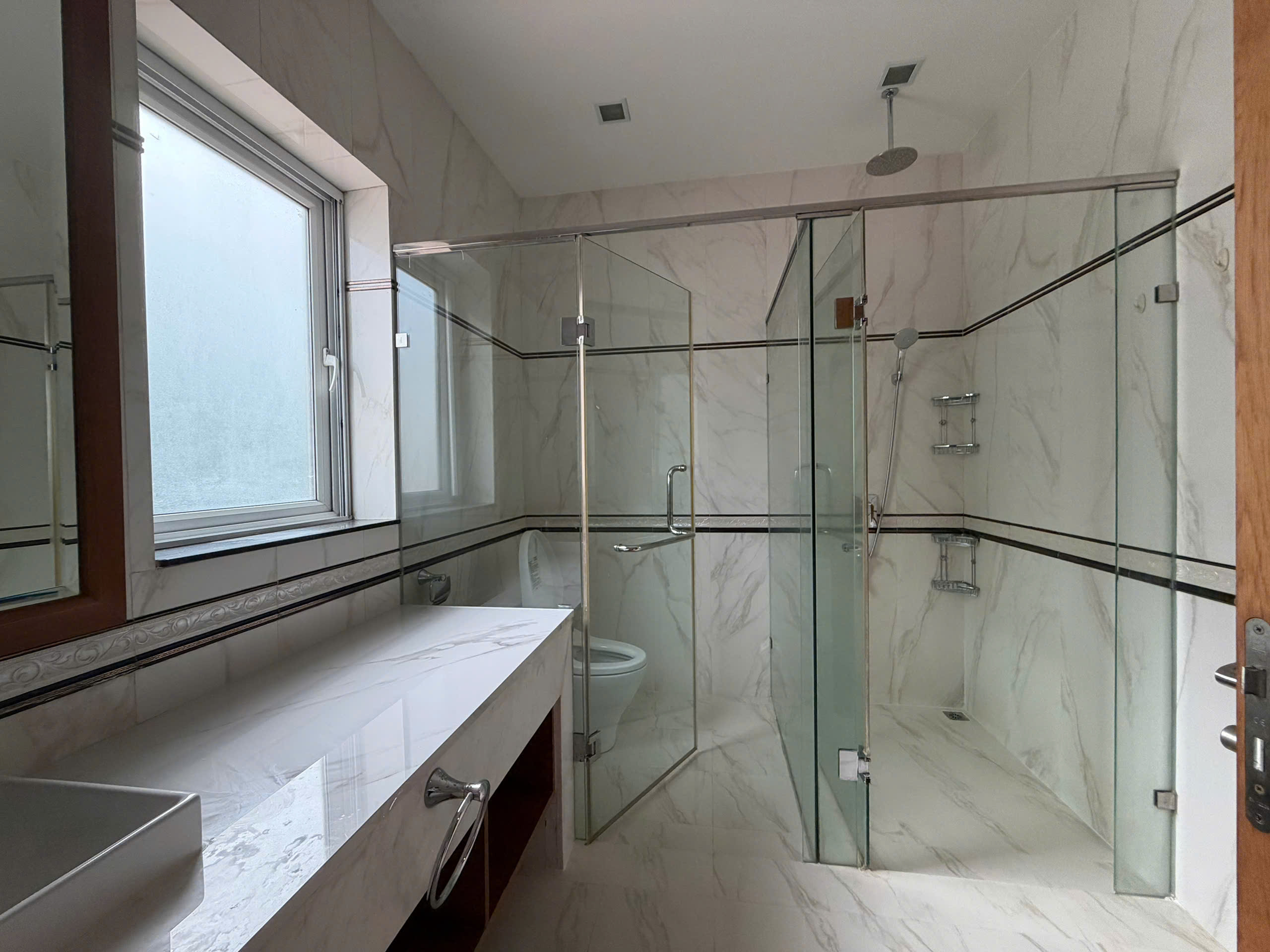 Cho thuê biệt thự Phú Gia Phú Mỹ Hưng xây trệt + lầu có 4 phòng ngủ sân vườn – 317.3m2 3