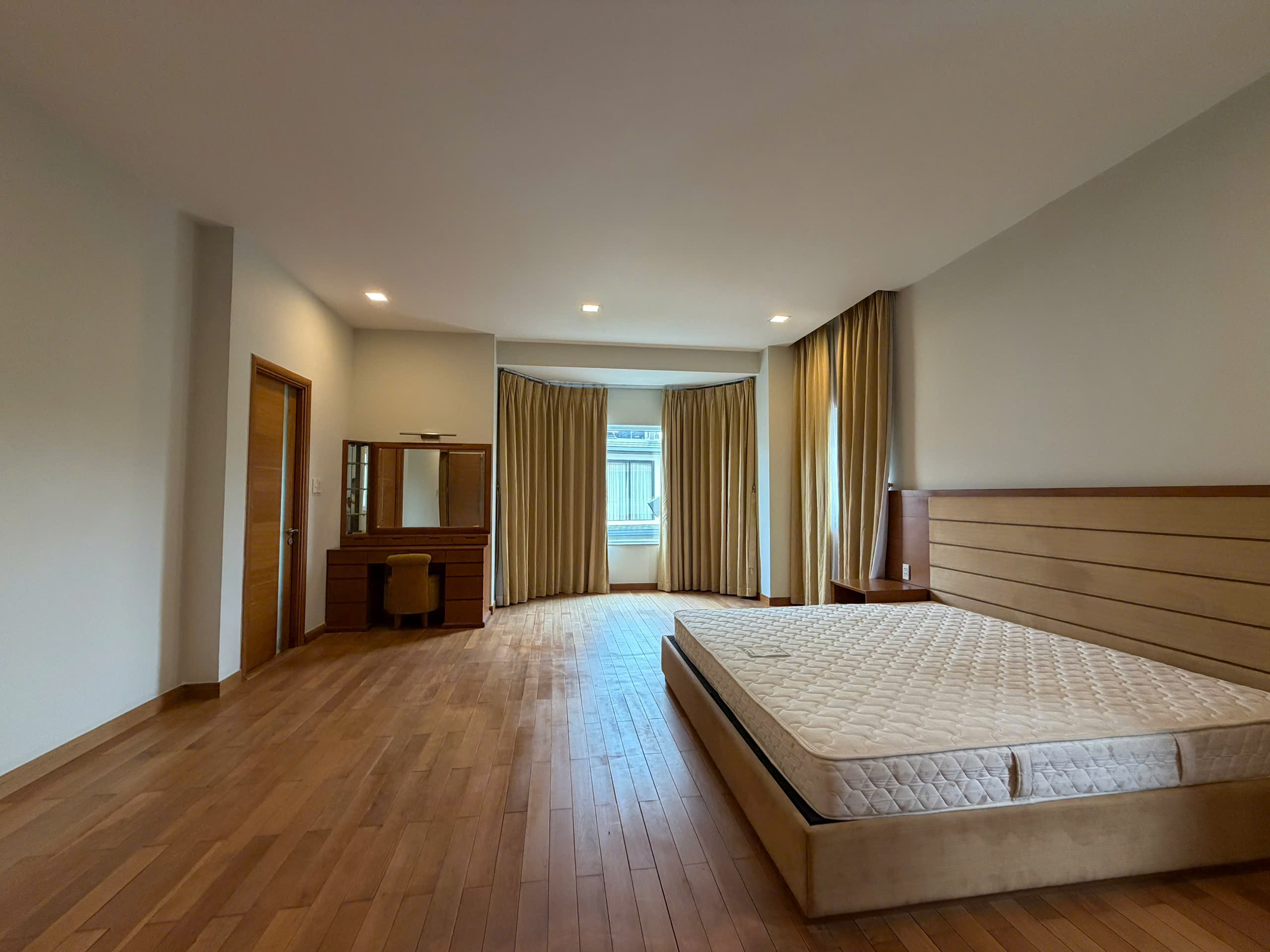 Cho thuê biệt thự Phú Gia Phú Mỹ Hưng xây trệt + lầu có 4 phòng ngủ sân vườn – 317.3m2 13