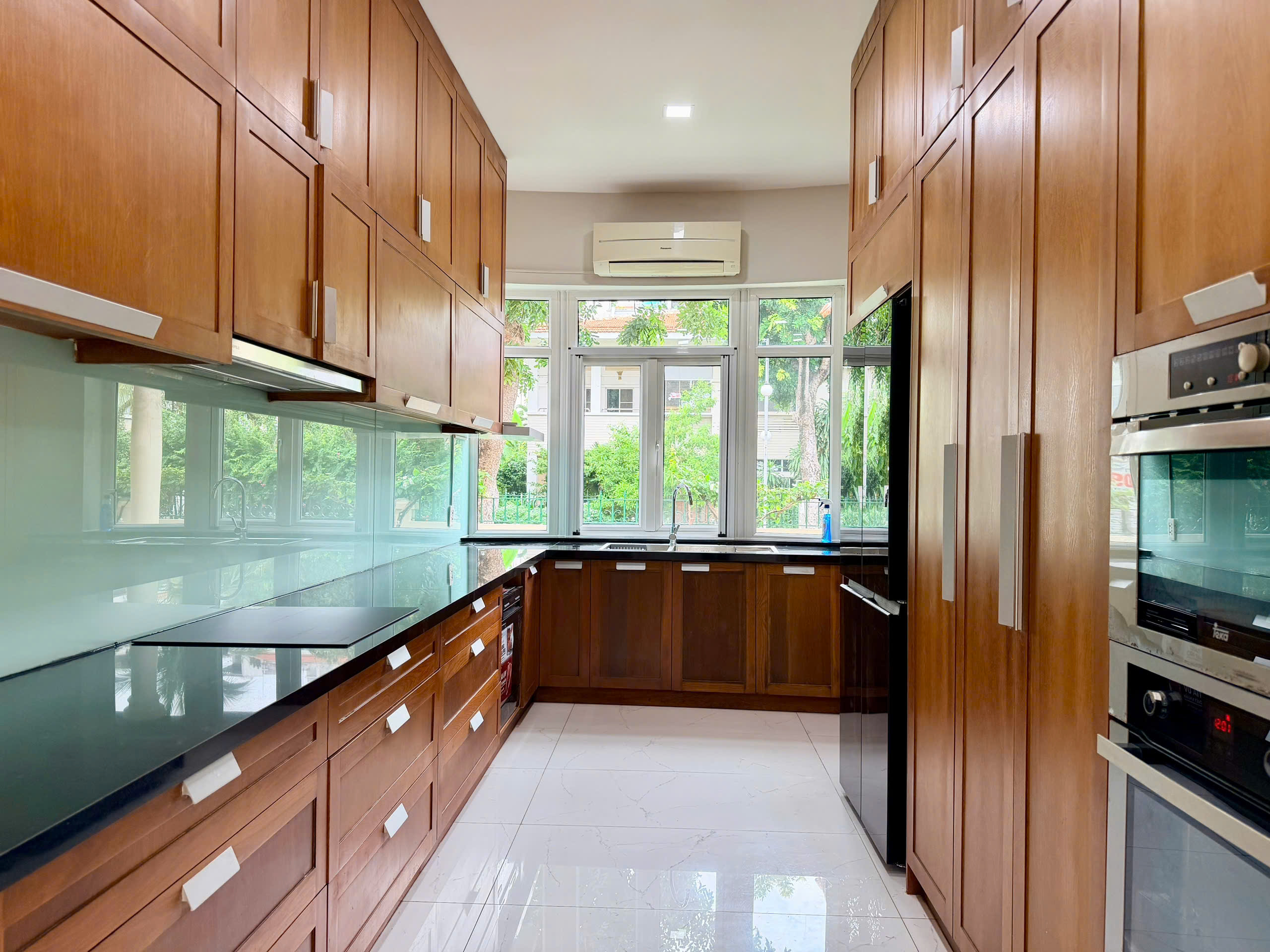 Cho thuê biệt thự Phú Gia Phú Mỹ Hưng xây trệt + lầu có 4 phòng ngủ sân vườn – 317.3m2 8
