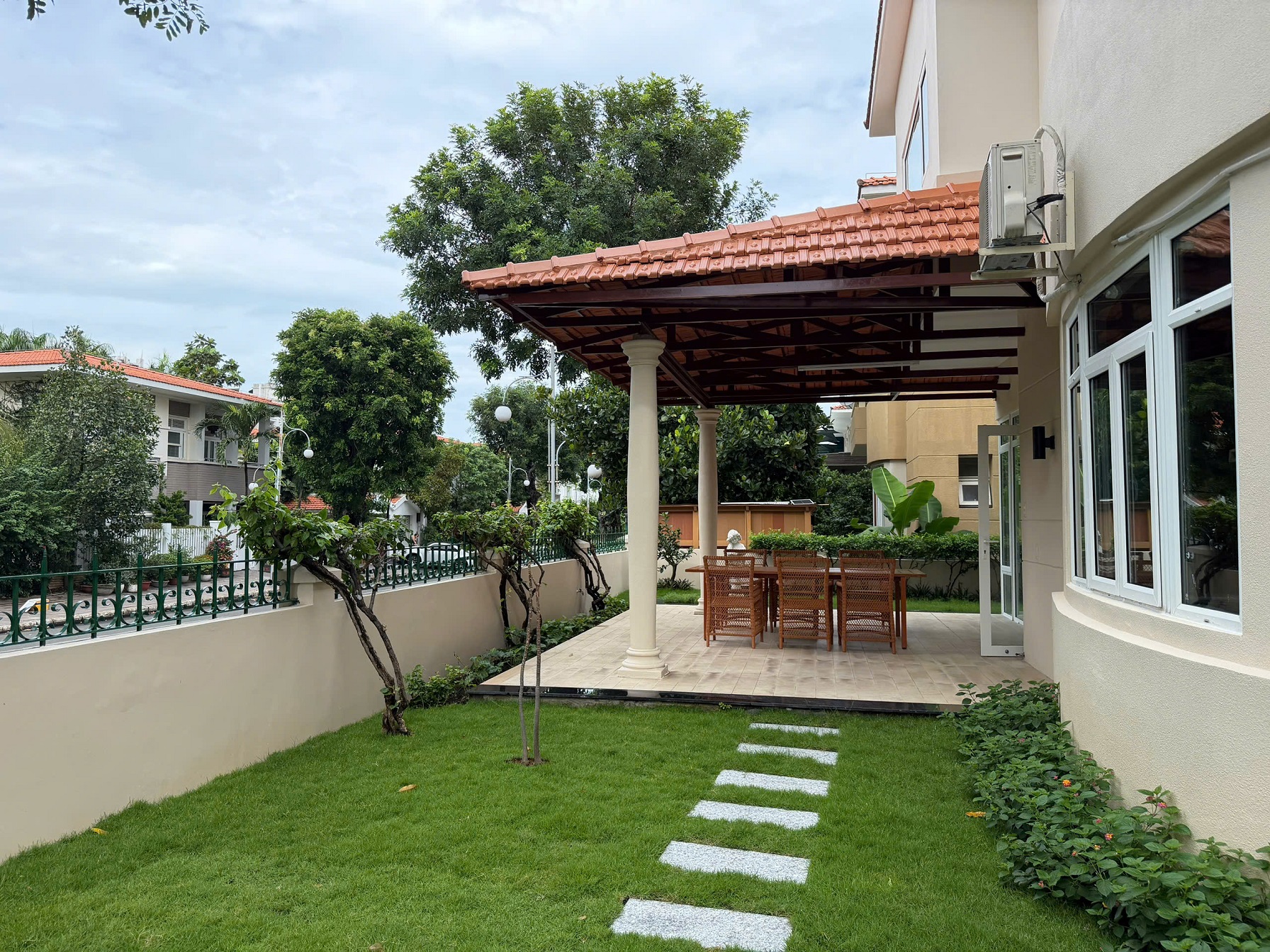 Cho thuê biệt thự Phú Gia Phú Mỹ Hưng xây trệt + lầu có 4 phòng ngủ sân vườn – 317.3m2 7