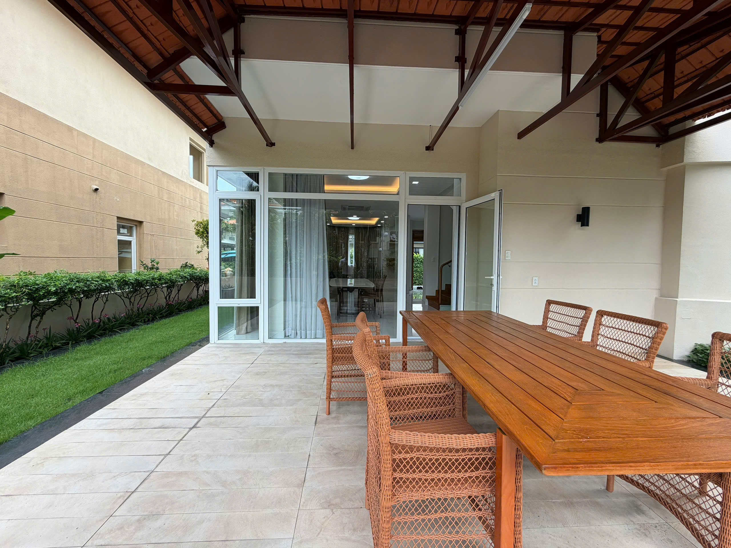 Cho thuê biệt thự Phú Gia Phú Mỹ Hưng xây trệt + lầu có 4 phòng ngủ sân vườn – 317.3m2 6