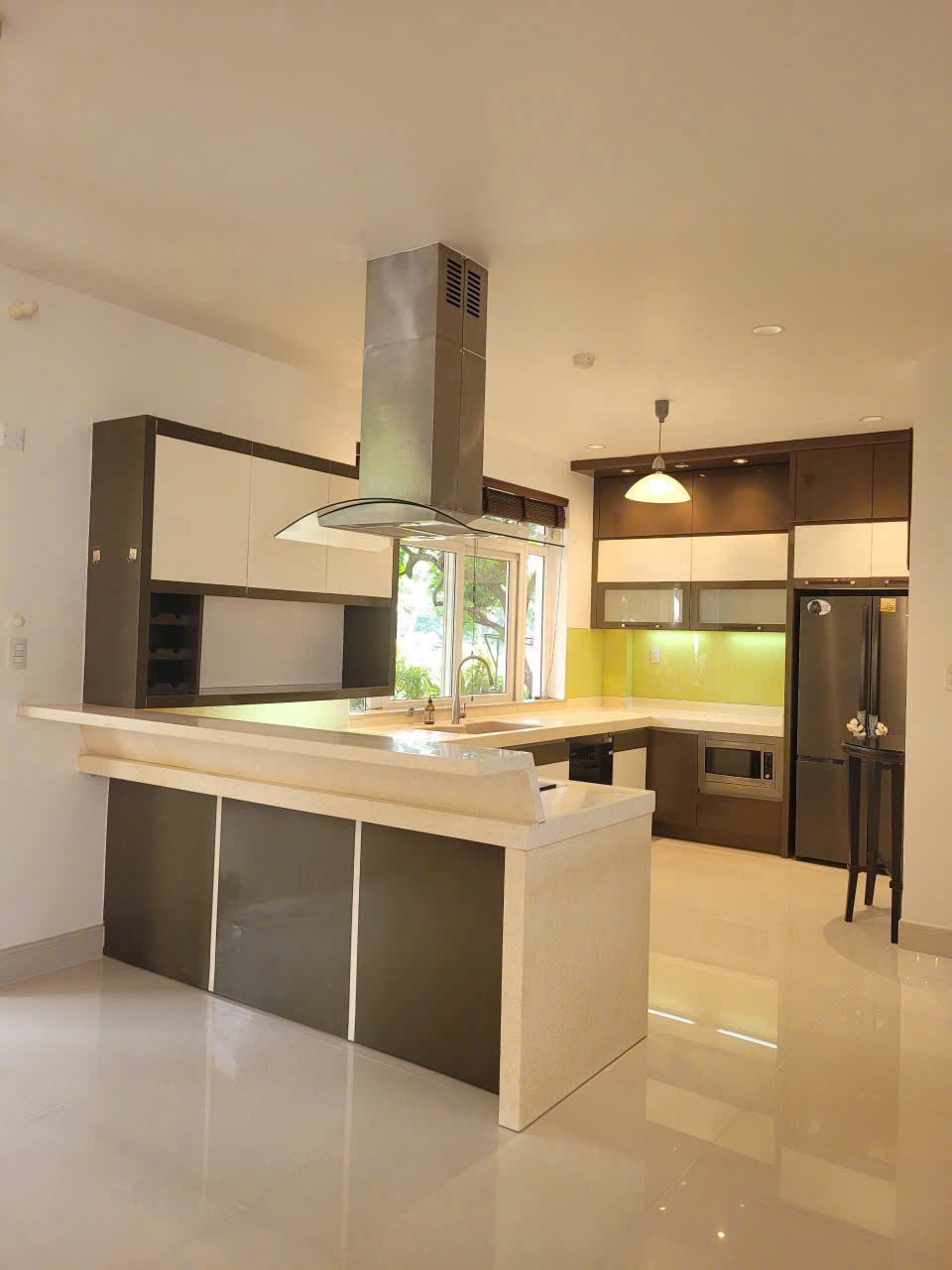 Cho thuê biệt thự Phú Gia Phú Mỹ Hưng, Quận 7 có 3 phòng ngủ, sân vườn, nội thất cao cấp – 317m2 2