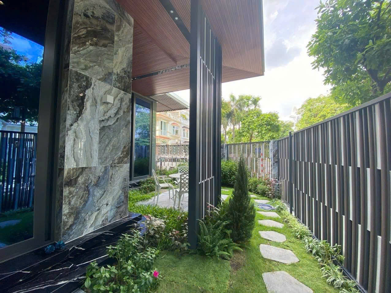 Bán biệt thự Phú Mỹ Hưng, Quận 7 căn góc siêu đẹp có 4 phòng ngủ gần công viên lớn 4