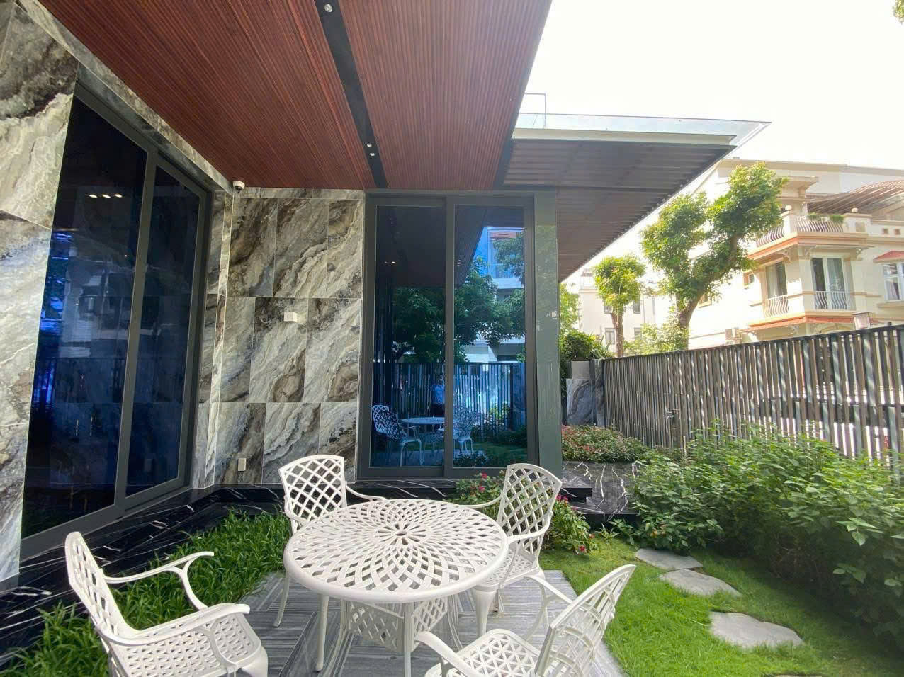 Bán biệt thự Phú Mỹ Hưng, Quận 7 căn góc siêu đẹp có 4 phòng ngủ gần công viên lớn 2