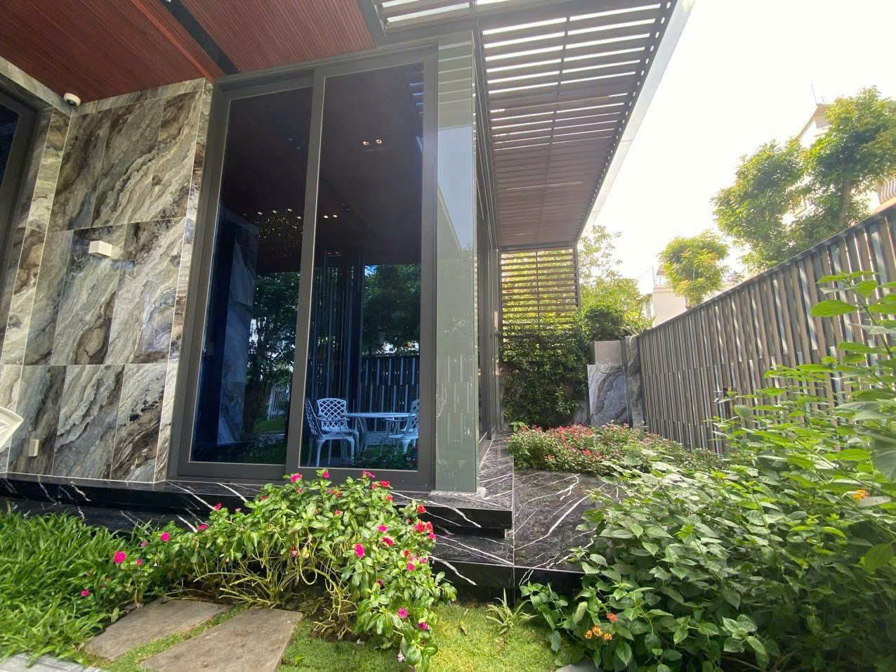 Bán biệt thự Phú Mỹ Hưng, Quận 7 căn góc siêu đẹp có 4 phòng ngủ gần công viên lớn 1