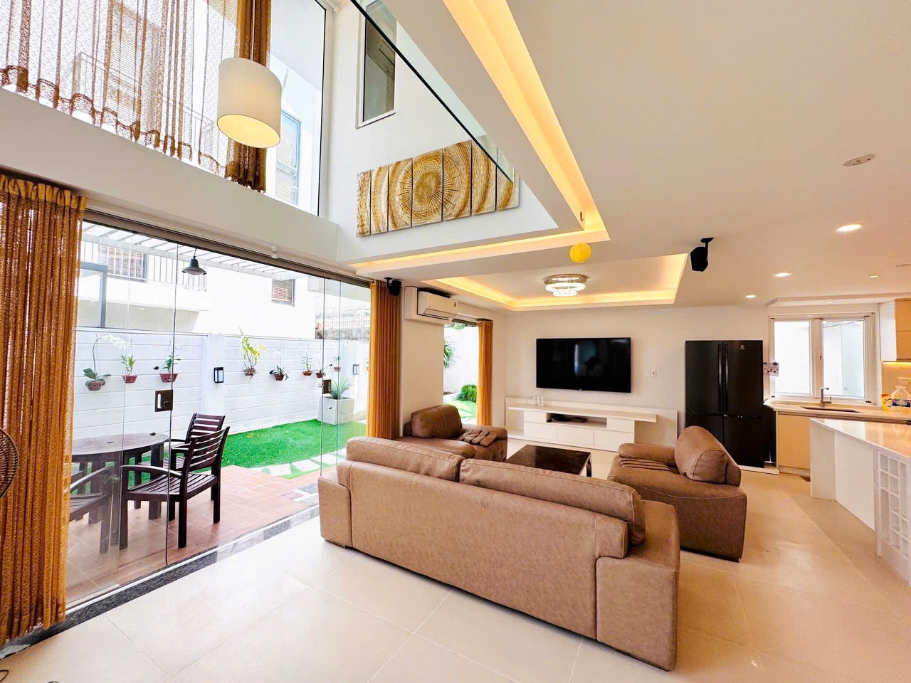 Bán biệt thự Phú Mỹ Vạn Phát Hưng, Quận 7 xây 4 tầng có 5 phòng ngủ hướng Tây – 220.5m2