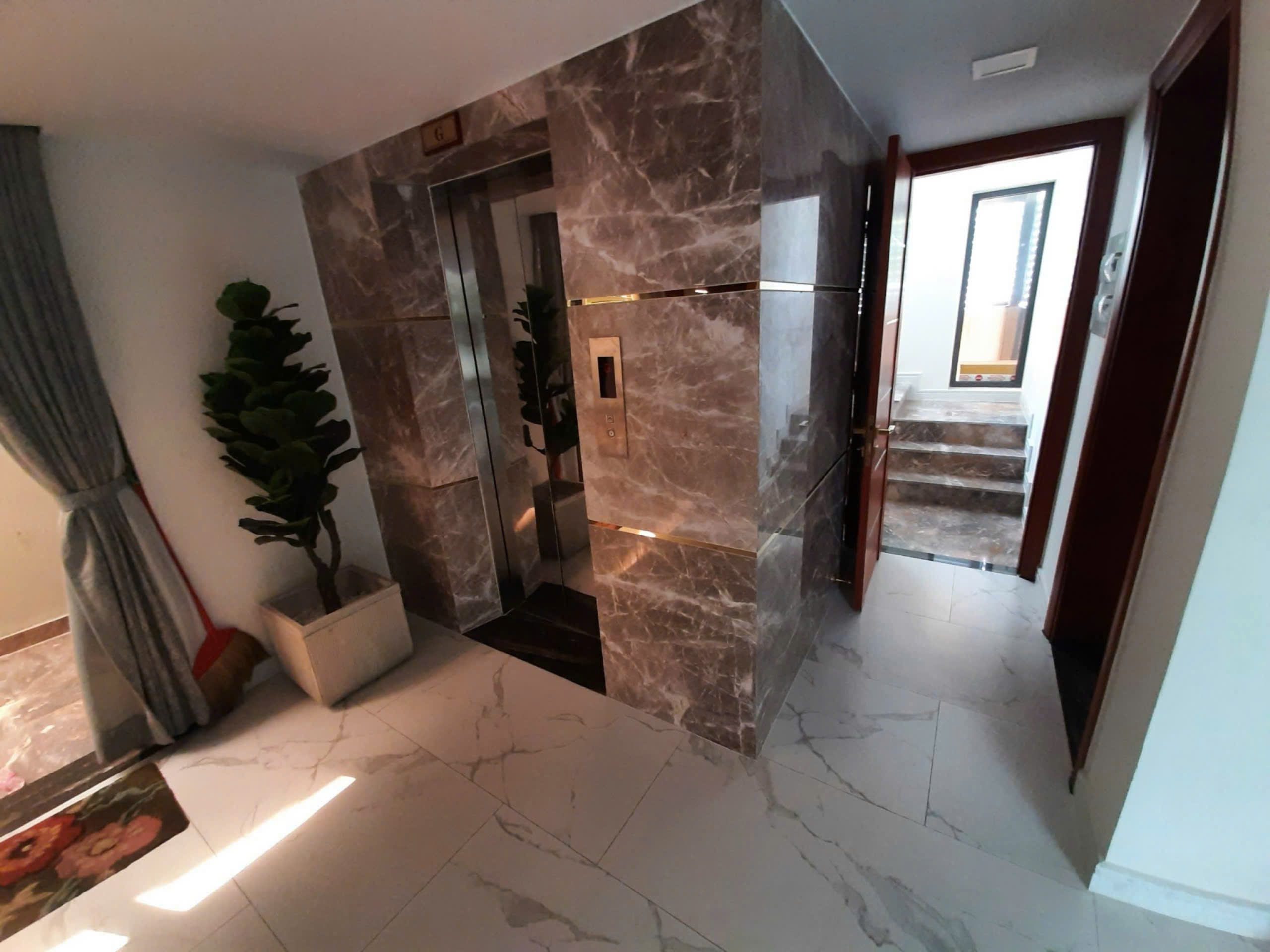 Bán biệt thự Phú Mỹ Vạn Phát Hưng, Quận 7 căn góc 2 mặt tiền view công viên 12