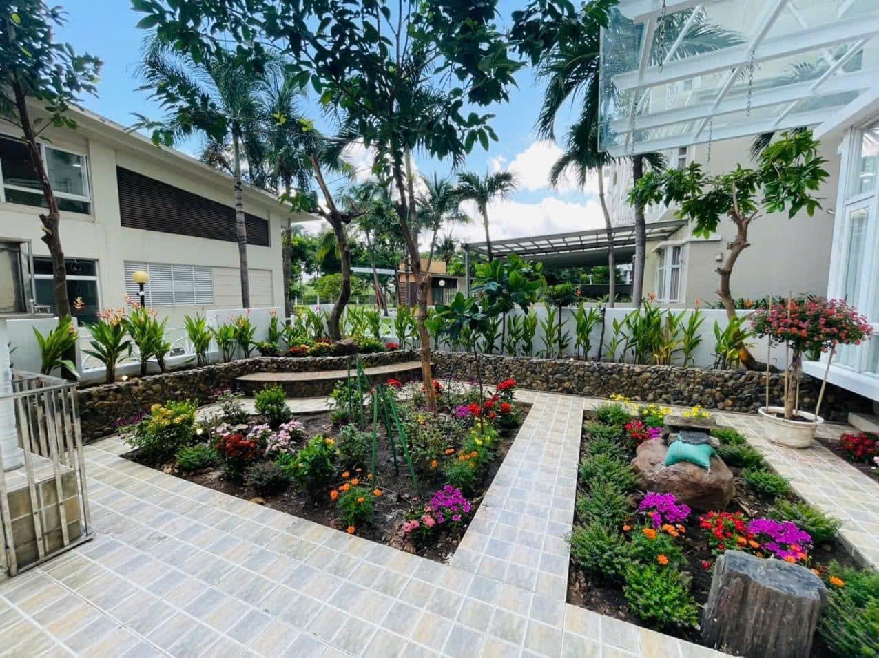 Cho thuê căn hộ biệt thự Riverside Phú Mỹ Hưng, Quận 7 có 6 phòng ngủ, sân vườn, hồ bơi chung 20