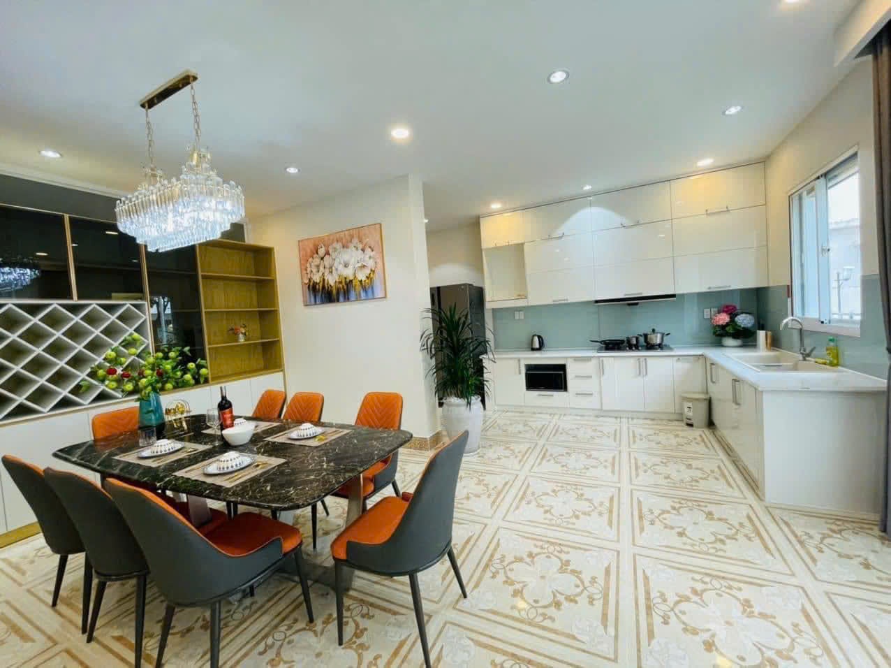 Cho thuê căn hộ biệt thự Riverside Phú Mỹ Hưng, Quận 7 có 6 phòng ngủ, sân vườn, hồ bơi chung