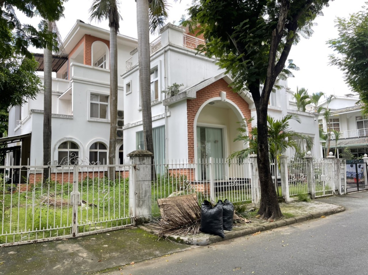 Bán biệt thự sân vườn tứ lập Mỹ Phú Phú Mỹ Hưng, Quận 7 có 5 phòng ngủ 3