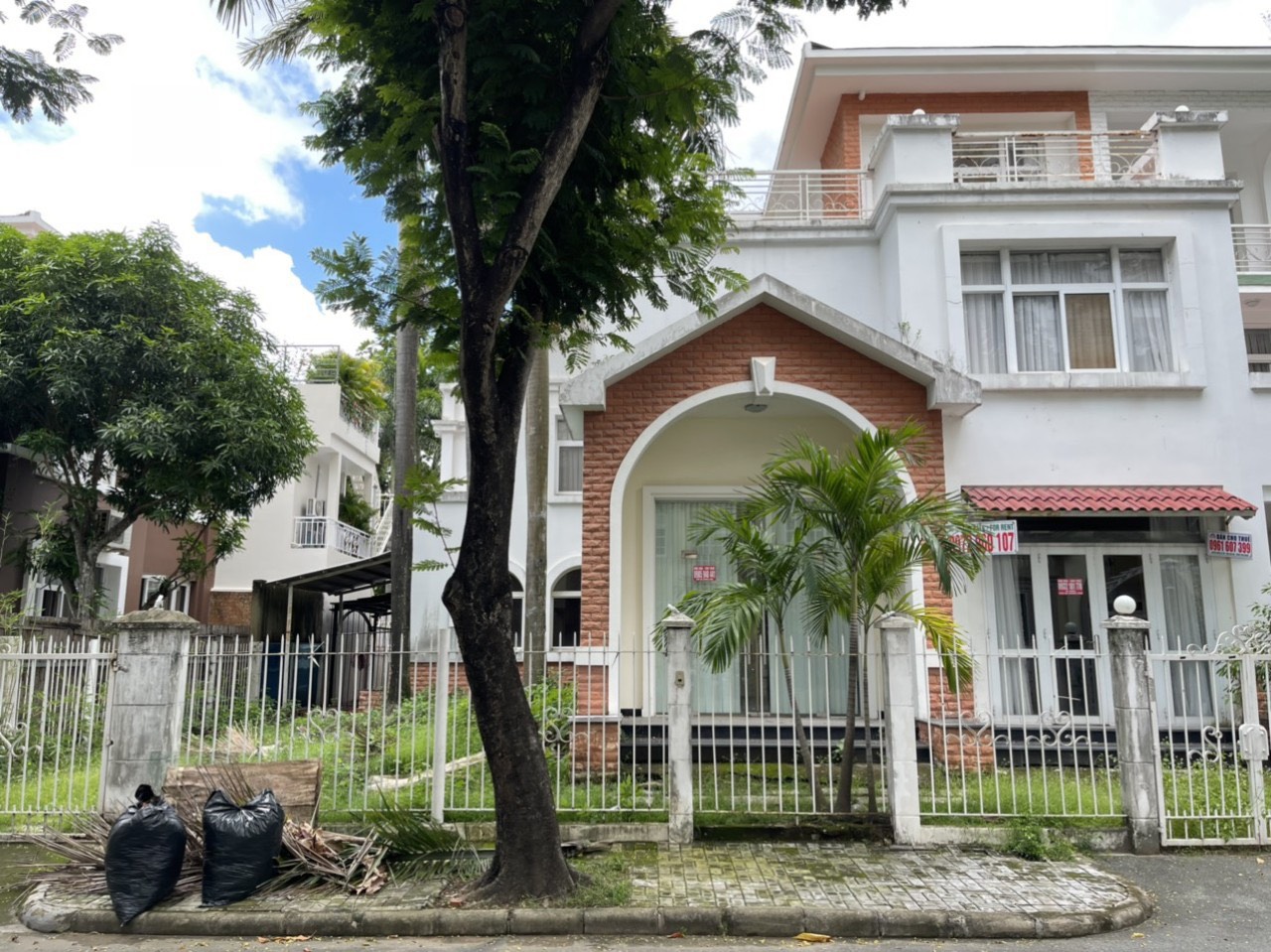 Bán biệt thự sân vườn tứ lập Mỹ Phú Phú Mỹ Hưng, Quận 7 có 5 phòng ngủ