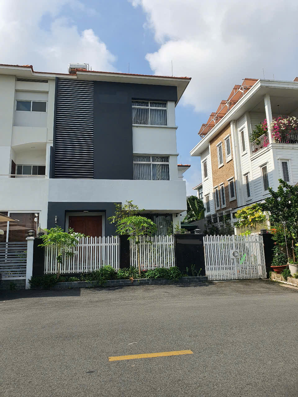 Bán biệt thự song lập khu Mỹ Hào Phú Mỹ Hưng, Quận 7 xây 3 tầng có 5 phòng ngủ – 194.8m2 2