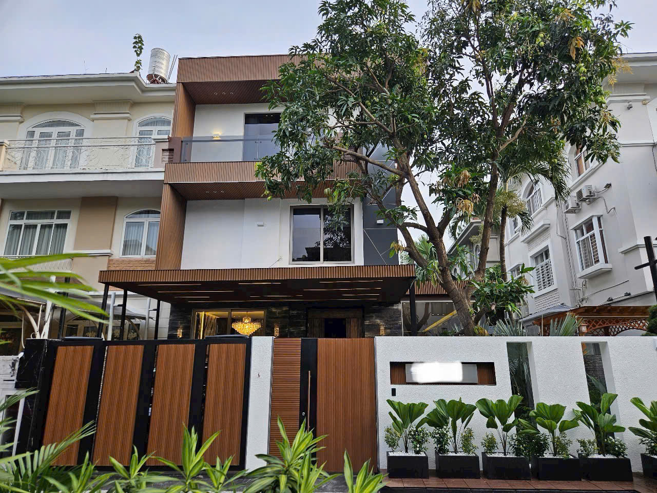 Bán biệt thự song lập khu Nam – Phú Mỹ Hưng, Quận 7 có 5 phòng ngủ, gần công viên, trường quốc tế 7