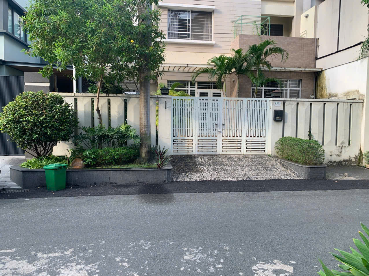 Bán biệt thự song lập Mỹ Hoàng, Phú Mỹ Hưng, Quận 7 có 3 tầng thiết kế rộng rãi thoáng mát 1