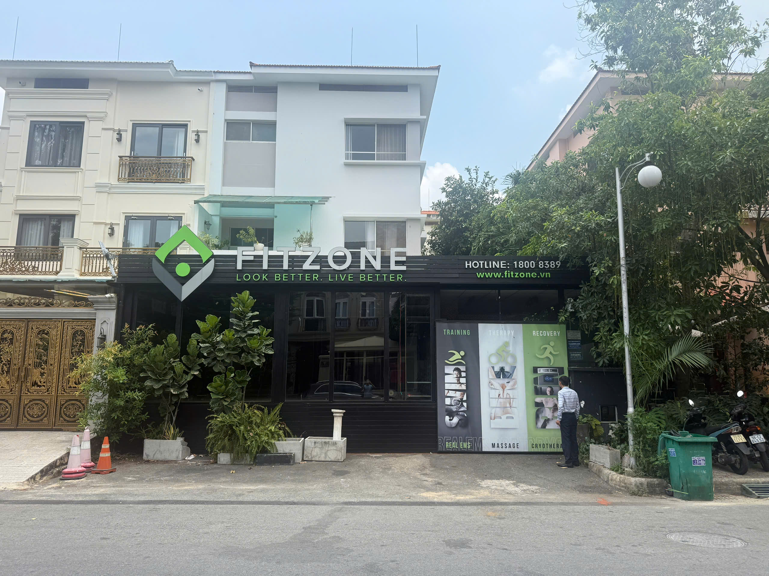 Cho thuê biệt thự song lập Mỹ Hoàng Phú Mỹ Hưng xây trệt +2 lầu mặt tiền Phạm Thái Bường – 210m2