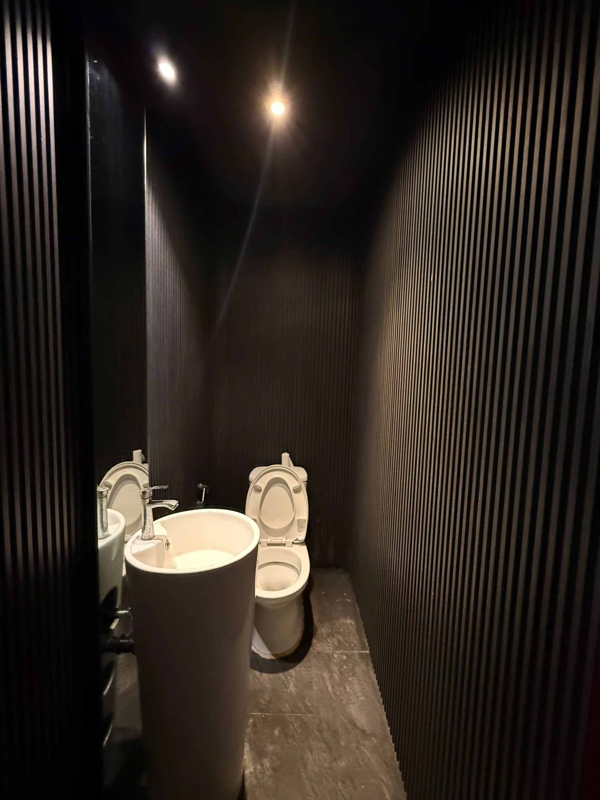 Cho thuê biệt thự song lập Mỹ Hoàng Phú Mỹ Hưng xây trệt +2 lầu mặt tiền Phạm Thái Bường – 210m2 3