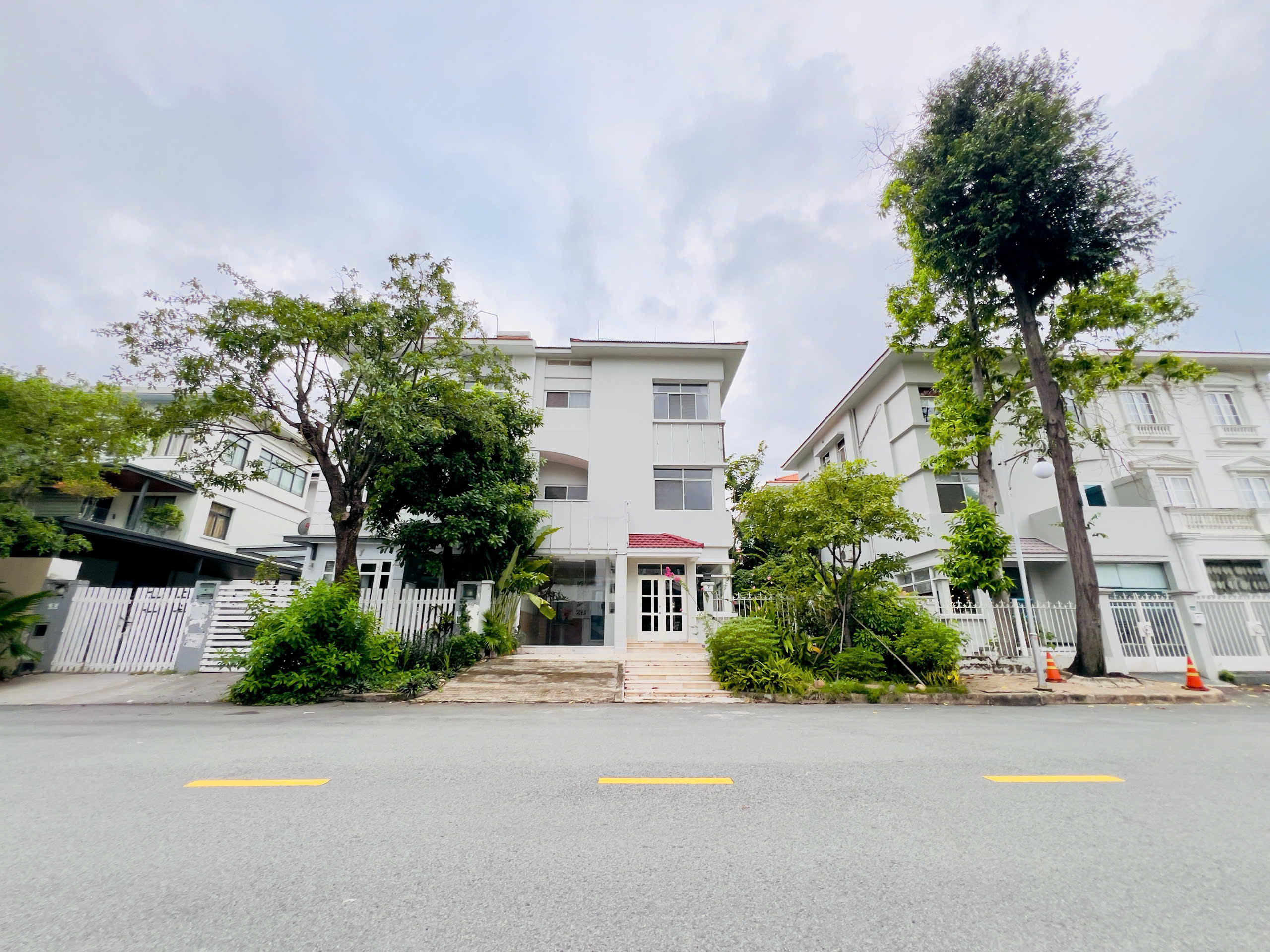 Cho thuê biệt thự song lập Mỹ Kim 1 Phú Mỹ Hưng, Quận 7 có 4 phòng ngủ – 204.25m2 4