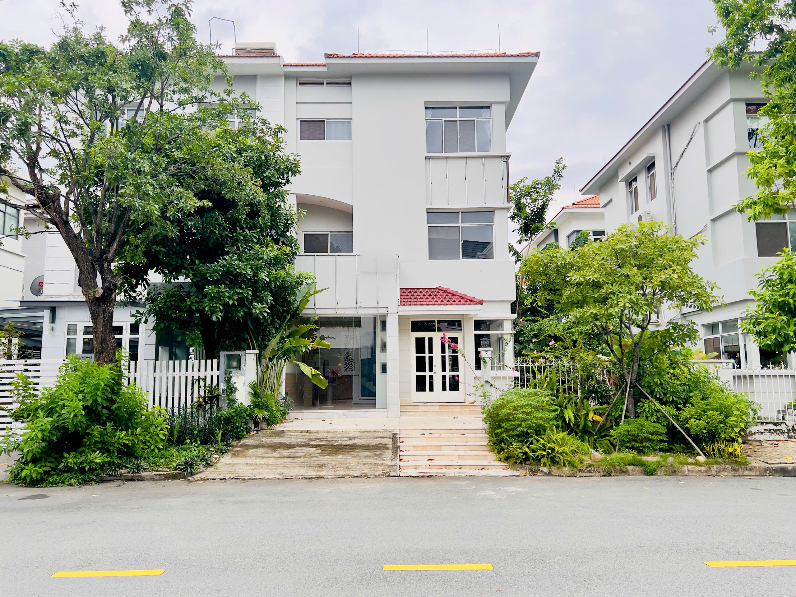 Cho thuê biệt thự song lập Mỹ Kim 1 Phú Mỹ Hưng, Quận 7 có 4 phòng ngủ – 204.25m2